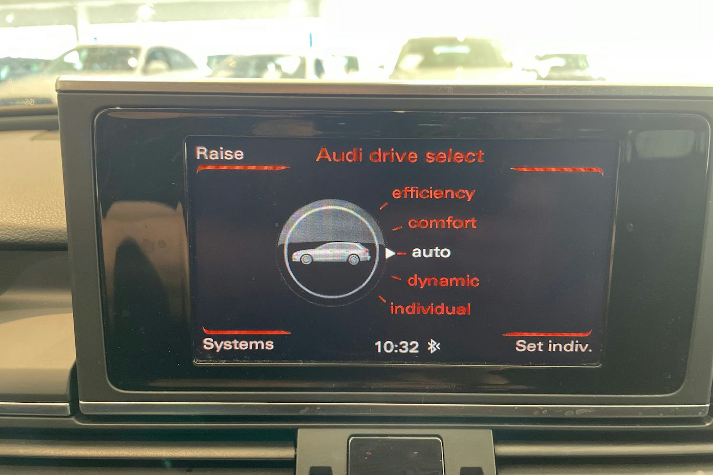 Valkoinen Audi A6 2012 kuva 23.