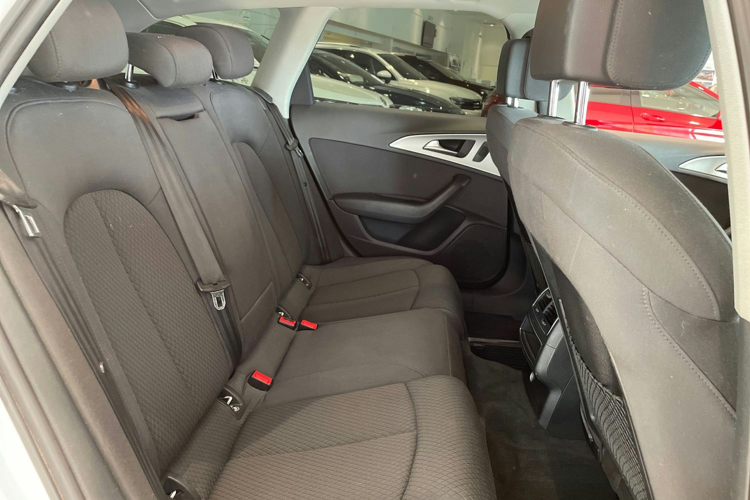 Valkoinen Audi A6 2012 kuva 28.