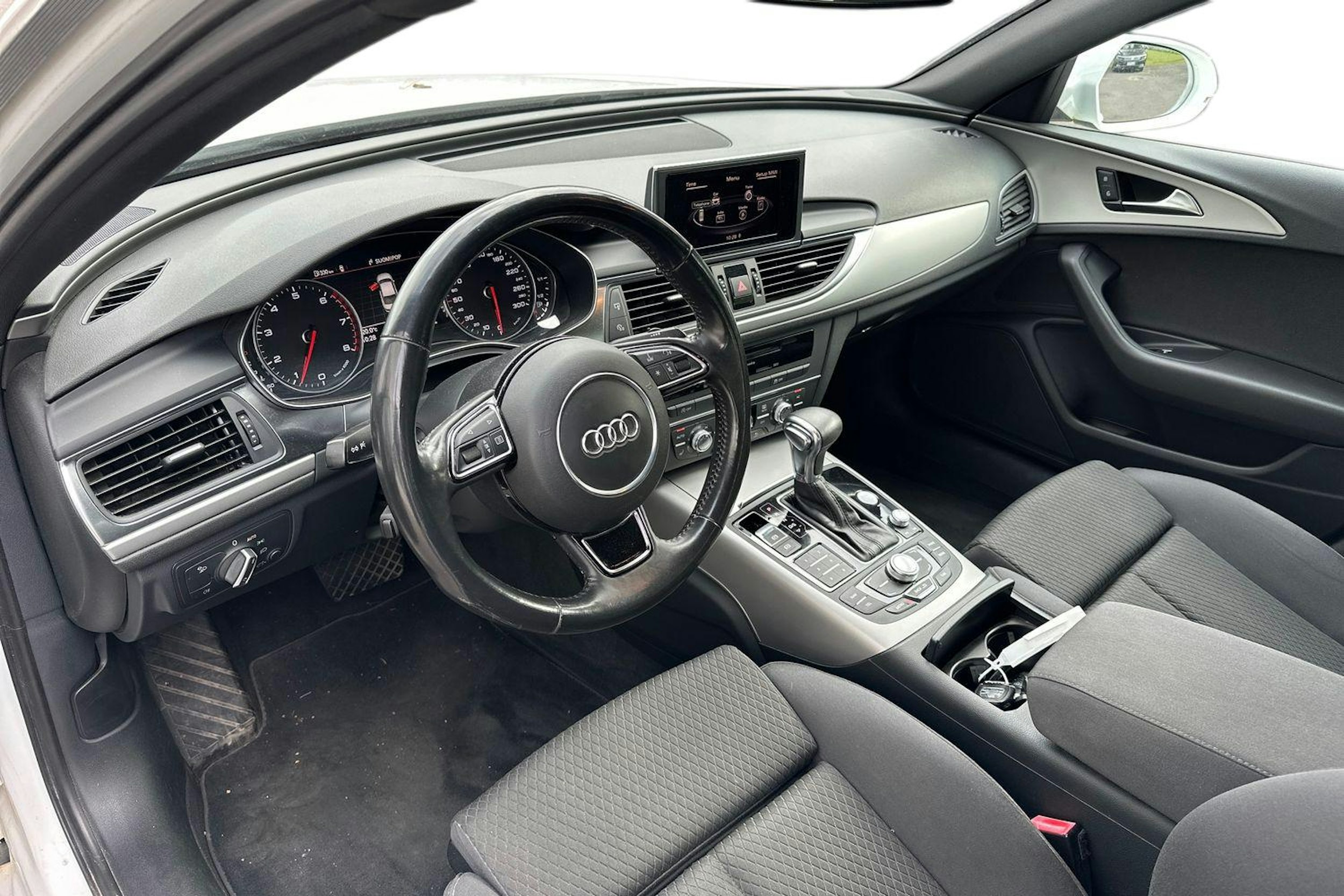 Valkoinen Audi A6 2012 kuva 3.