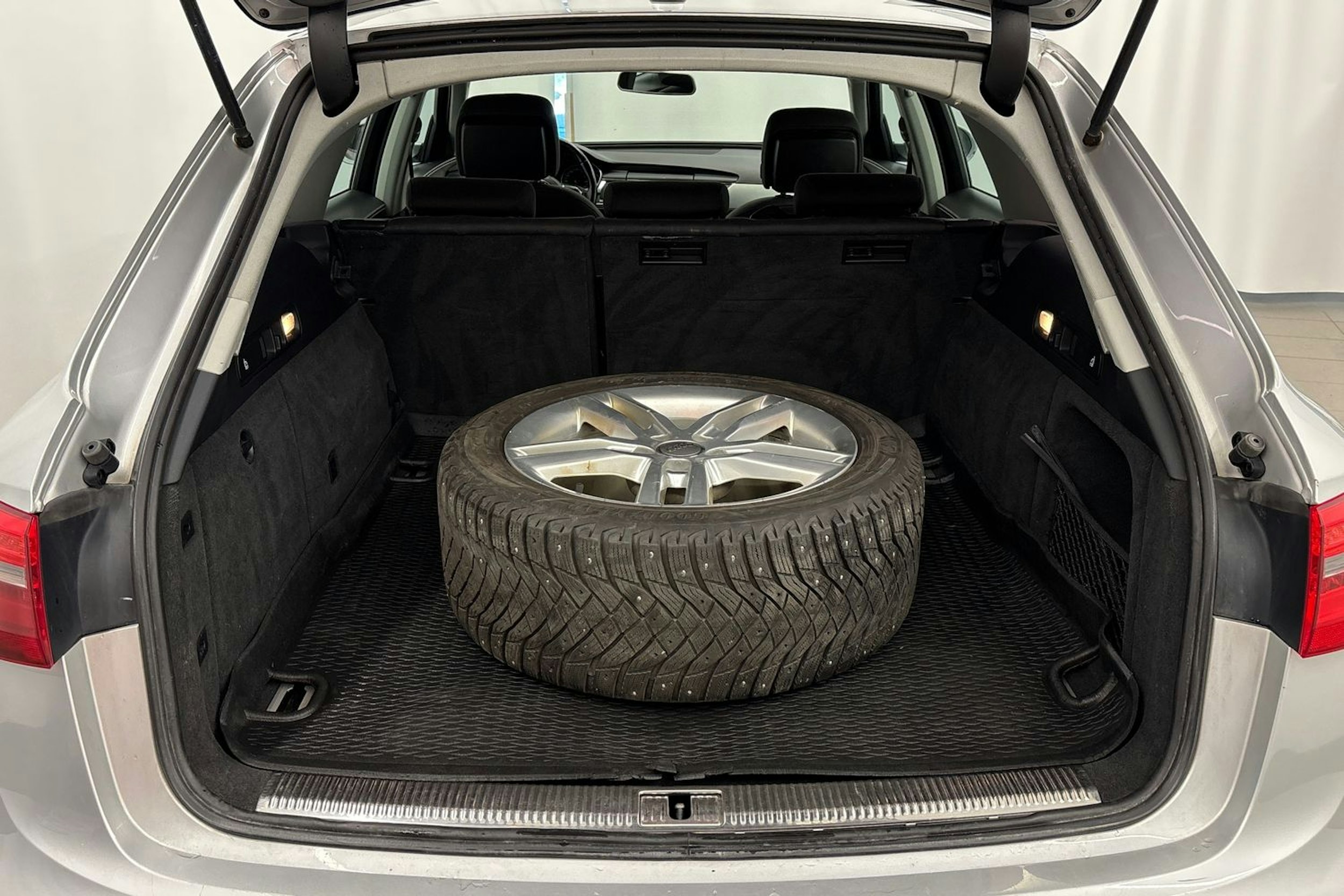 harmaa Audi A6 2012 kuva 20.