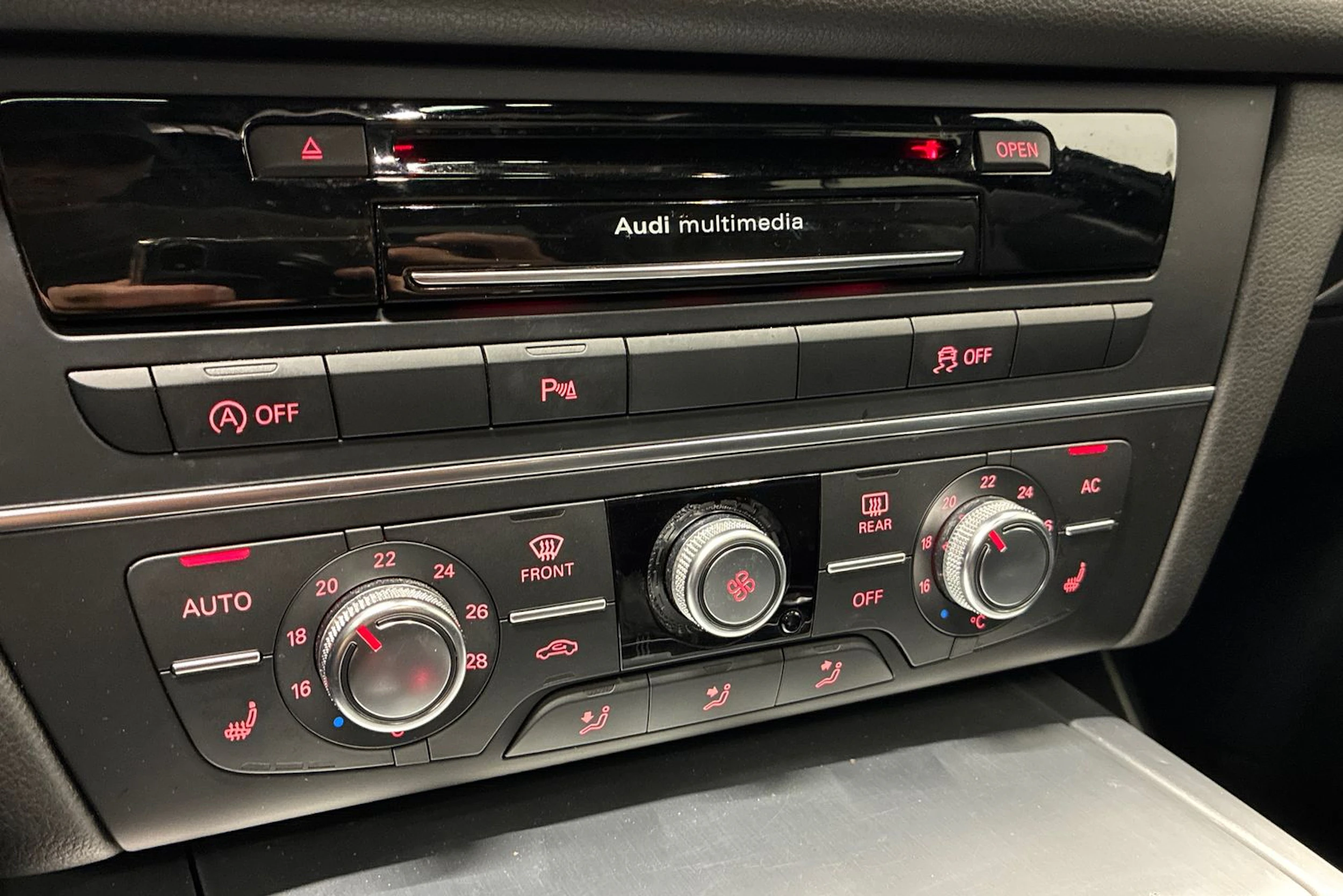 musta Audi A6 2013 kuva 22.