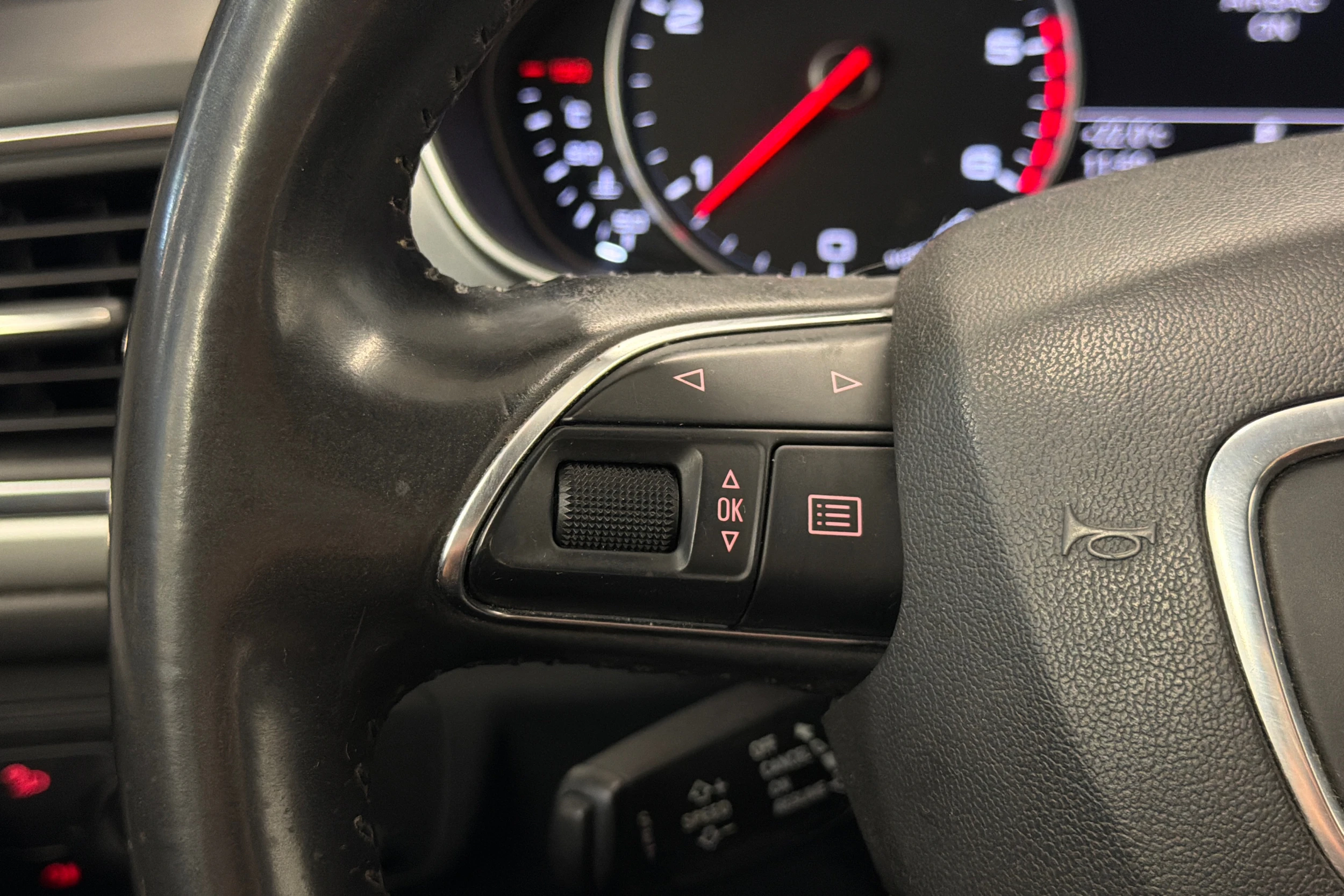 musta Audi A6 2012 kuva 14.