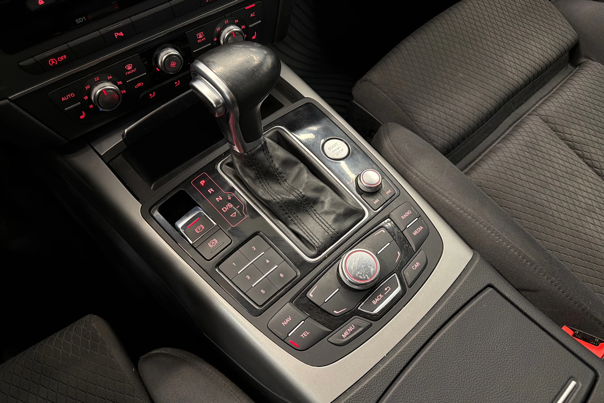 musta Audi A6 2012 kuva 21.