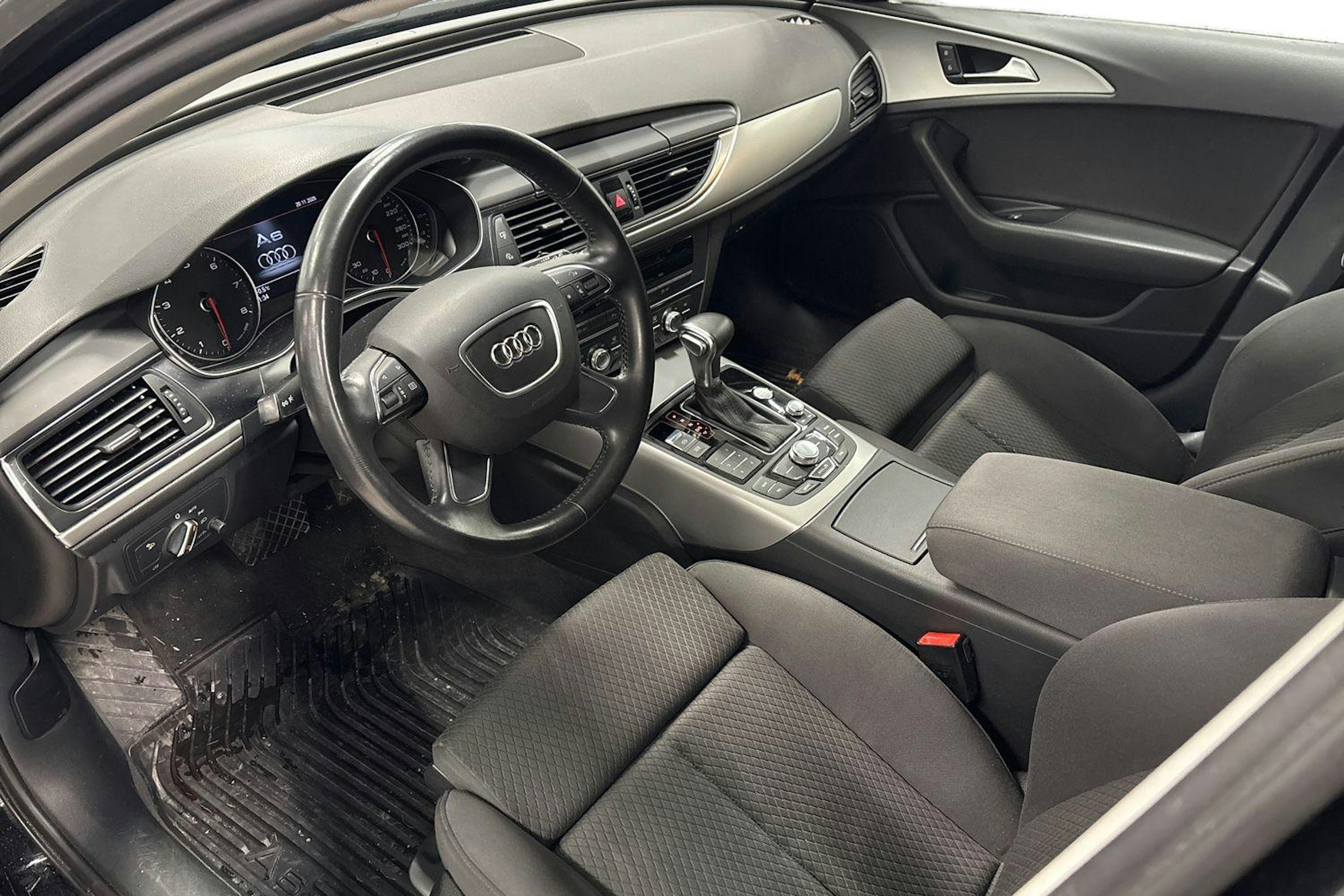 musta Audi A6 2012 kuva 3.