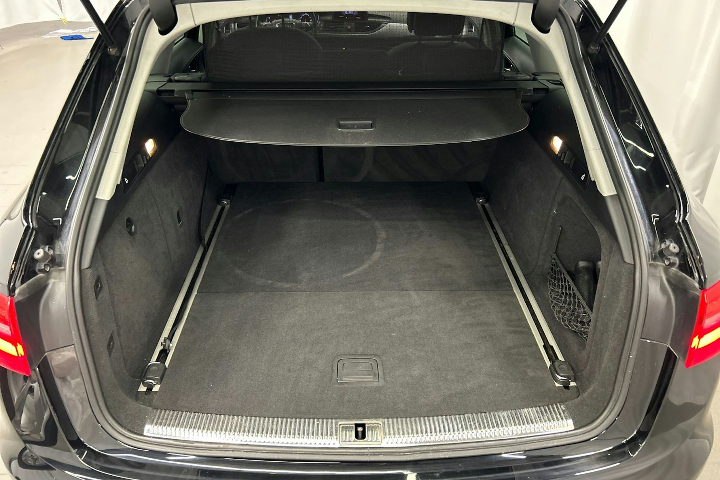 musta Audi A6 2012 kuva 16.