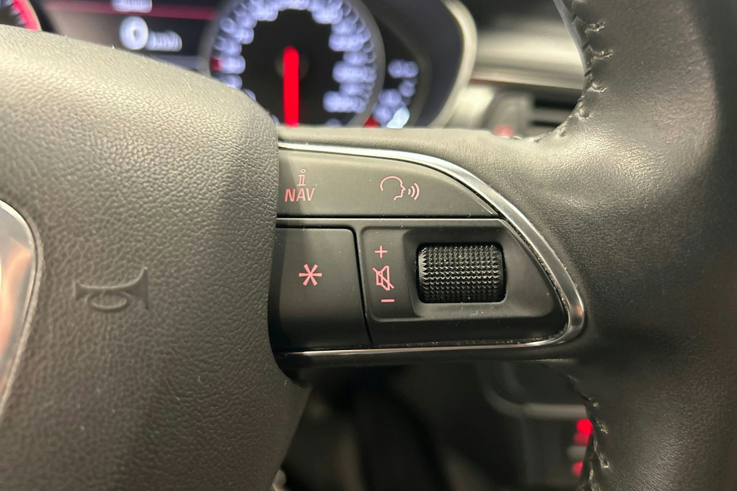 musta Audi A6 2012 kuva 22.