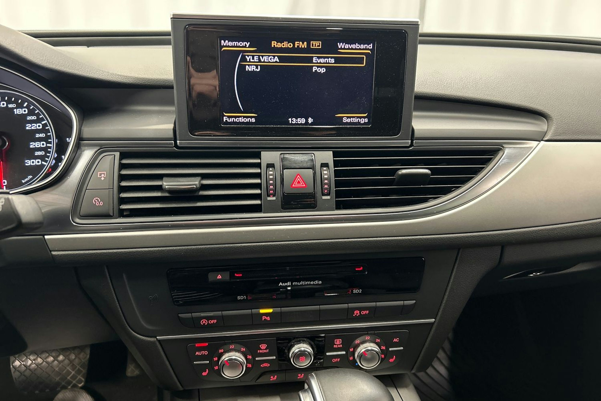 musta Audi A6 2012 kuva 23.