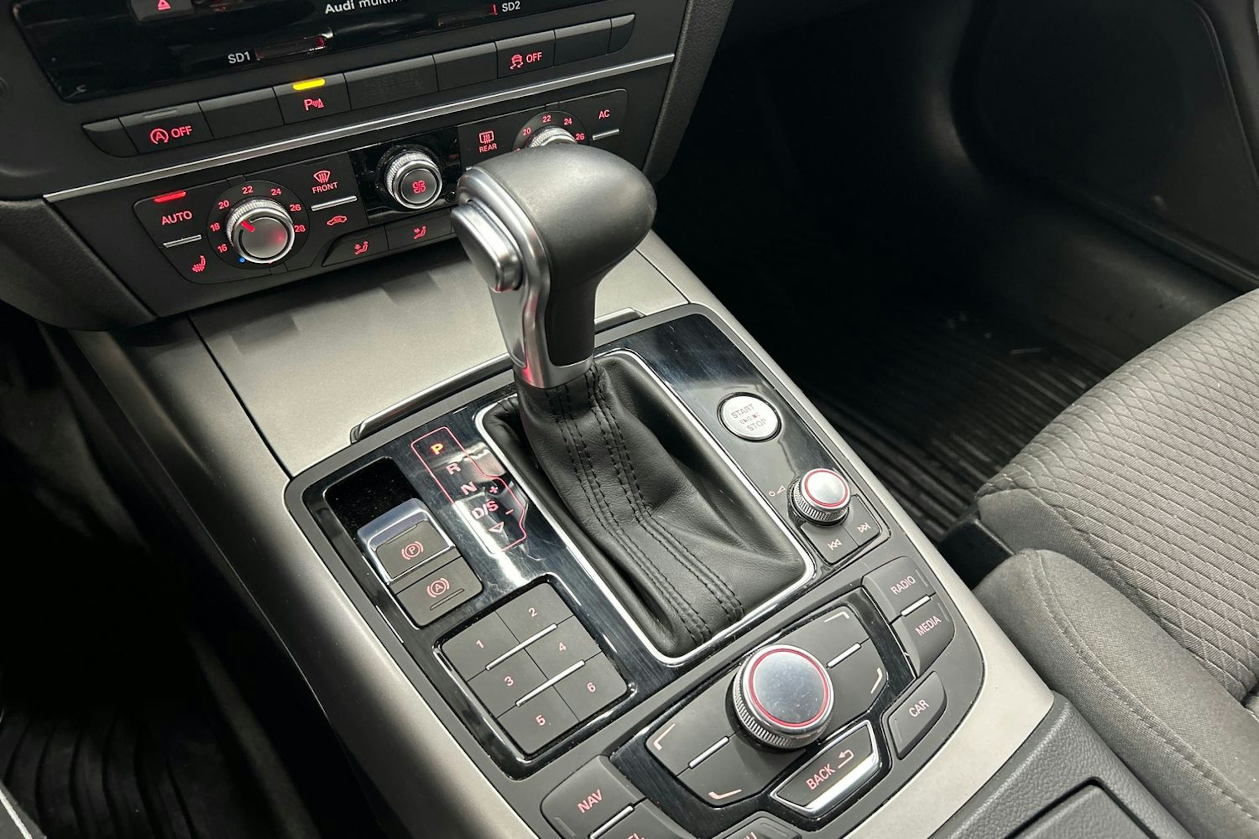 musta Audi A6 2012 kuva 27.