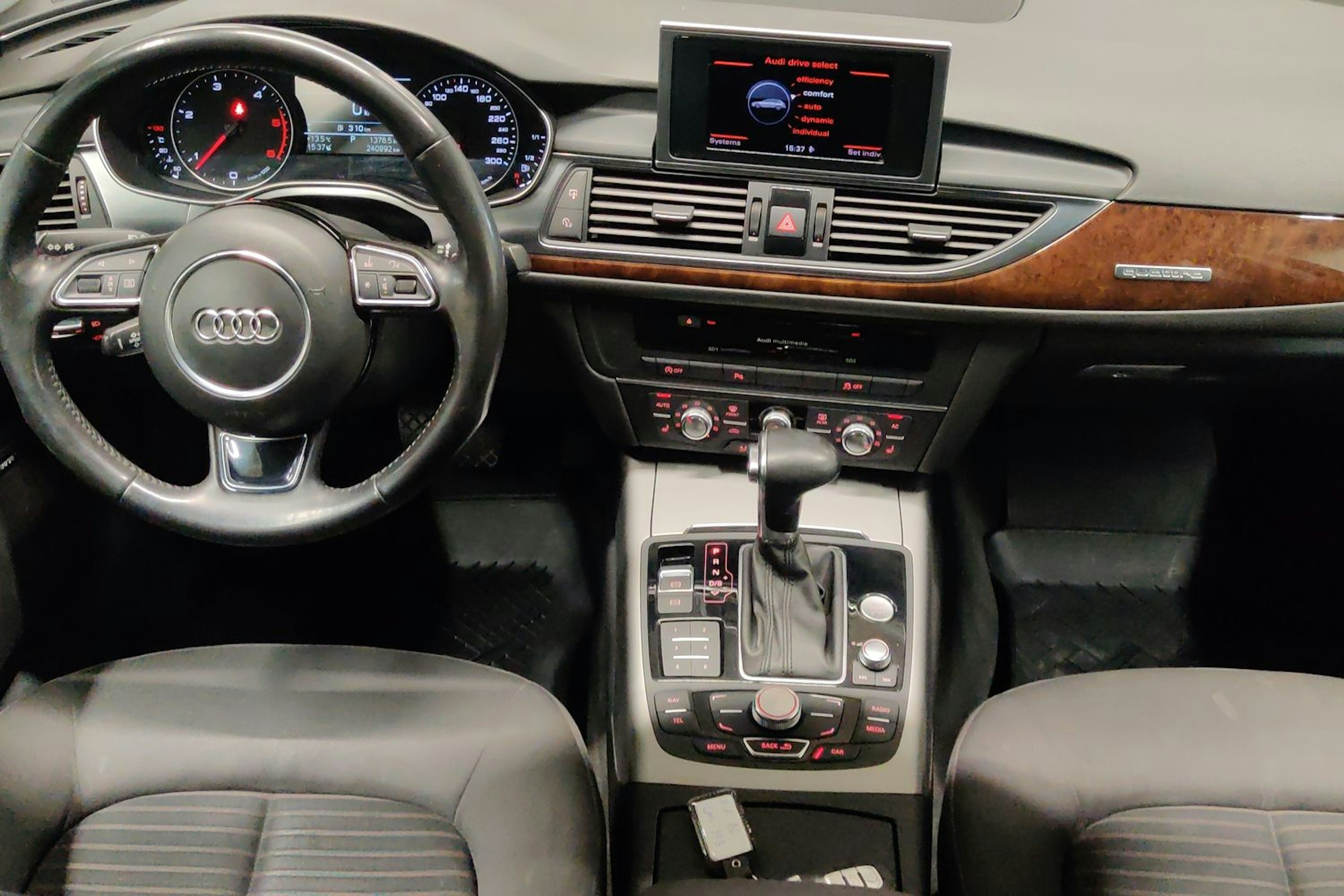 ruskea (beige) Audi A6 2012 kuva 9.