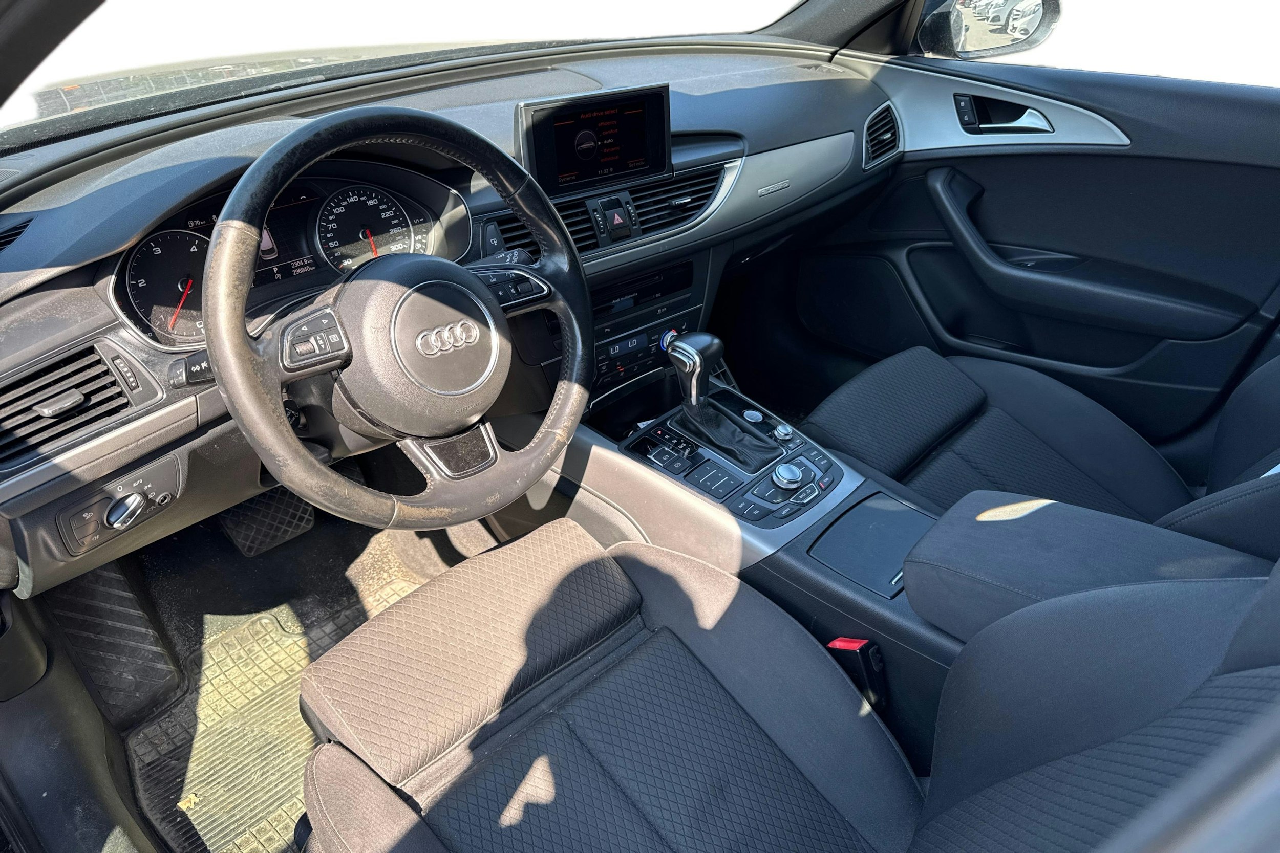 musta Audi A6 2012 kuva 3.