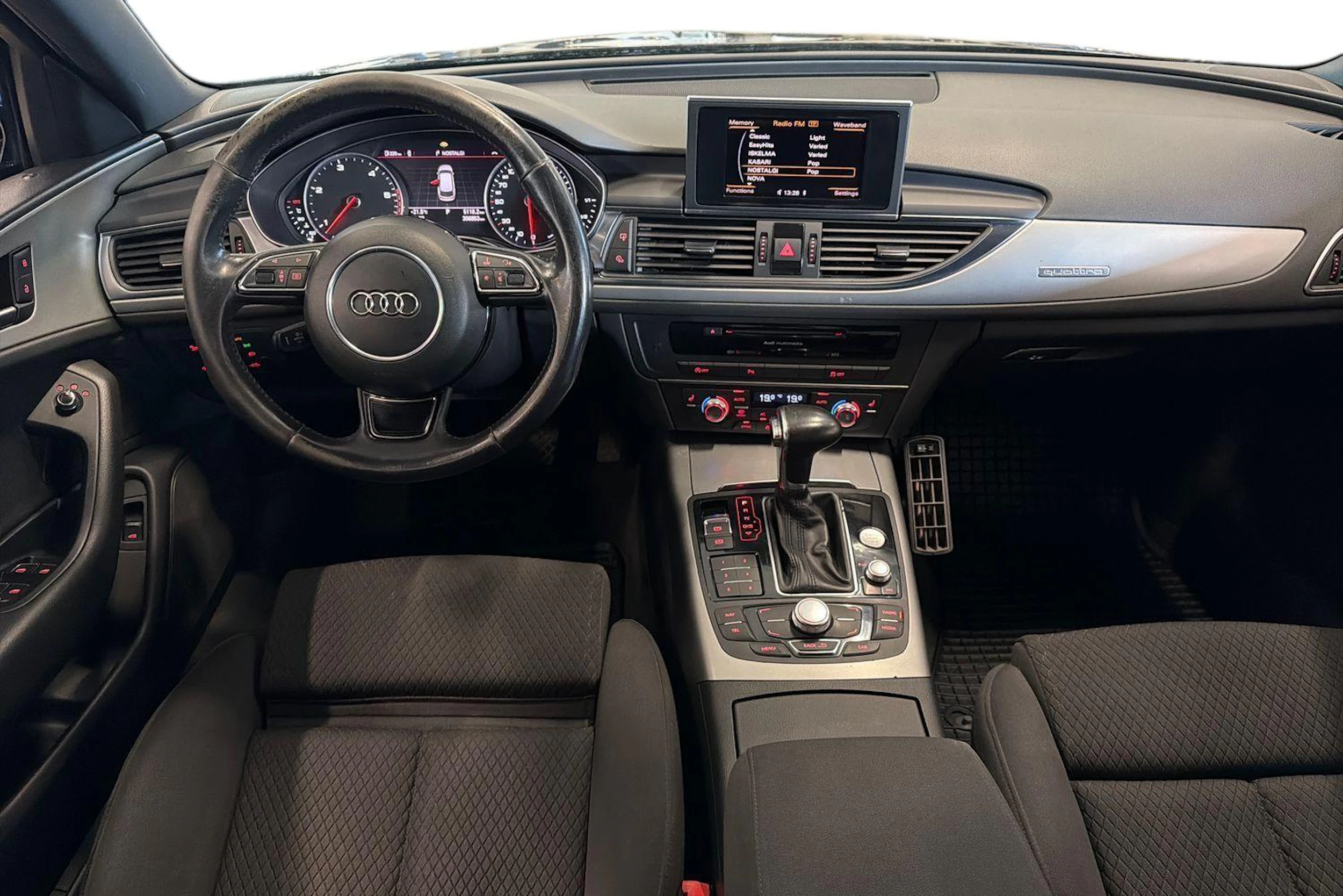 musta Audi A6 2012 kuva 7.