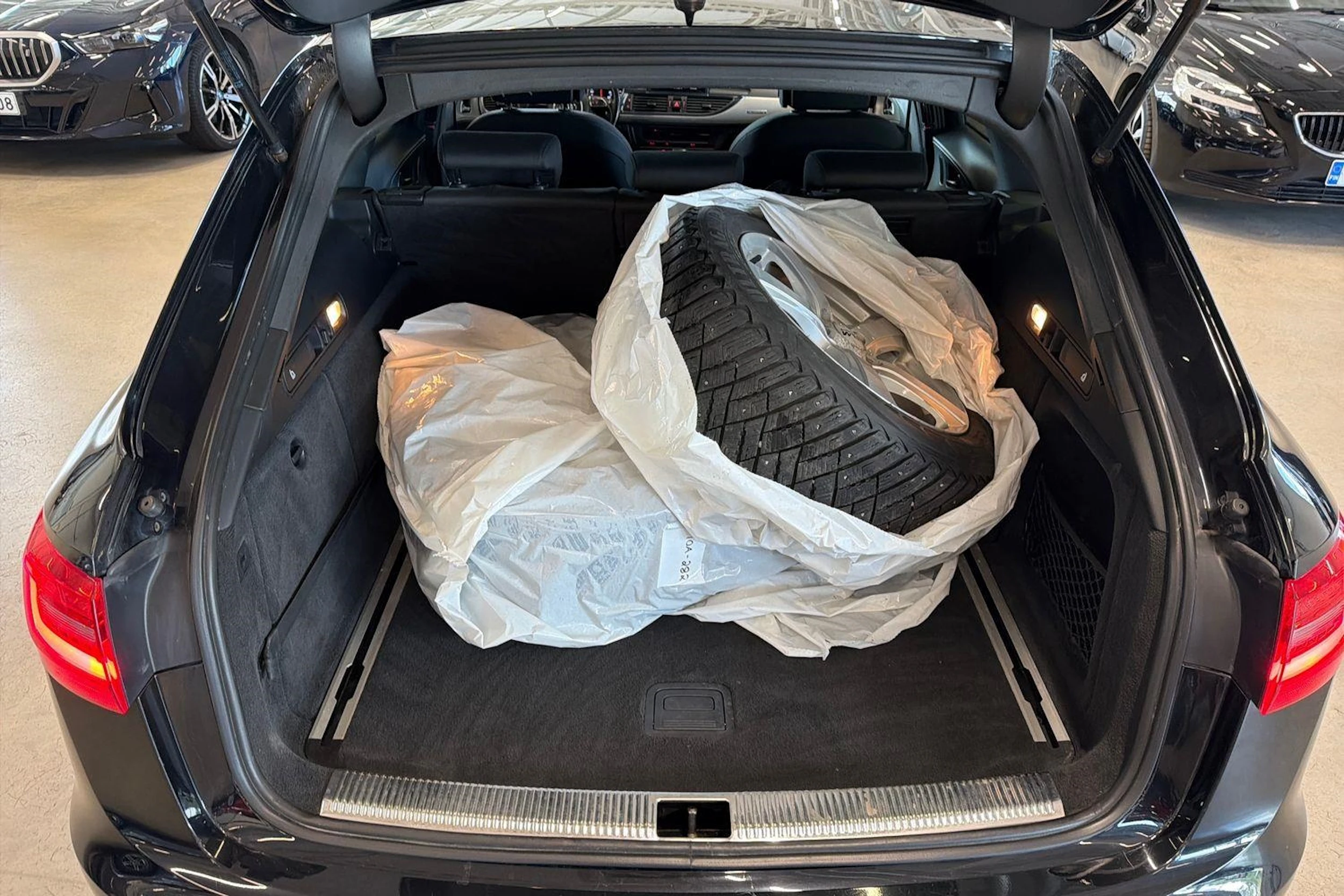 musta Audi A6 2012 kuva 11.