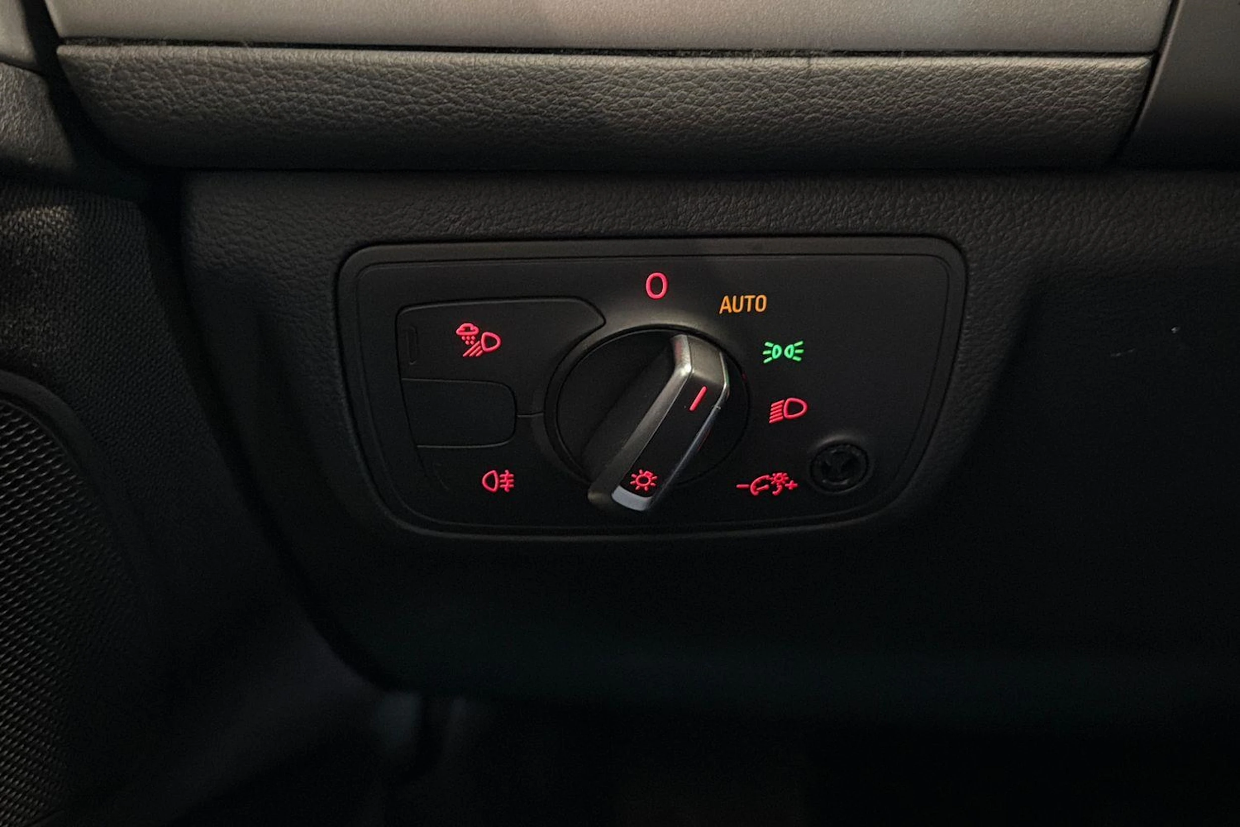 musta Audi A6 2012 kuva 18.