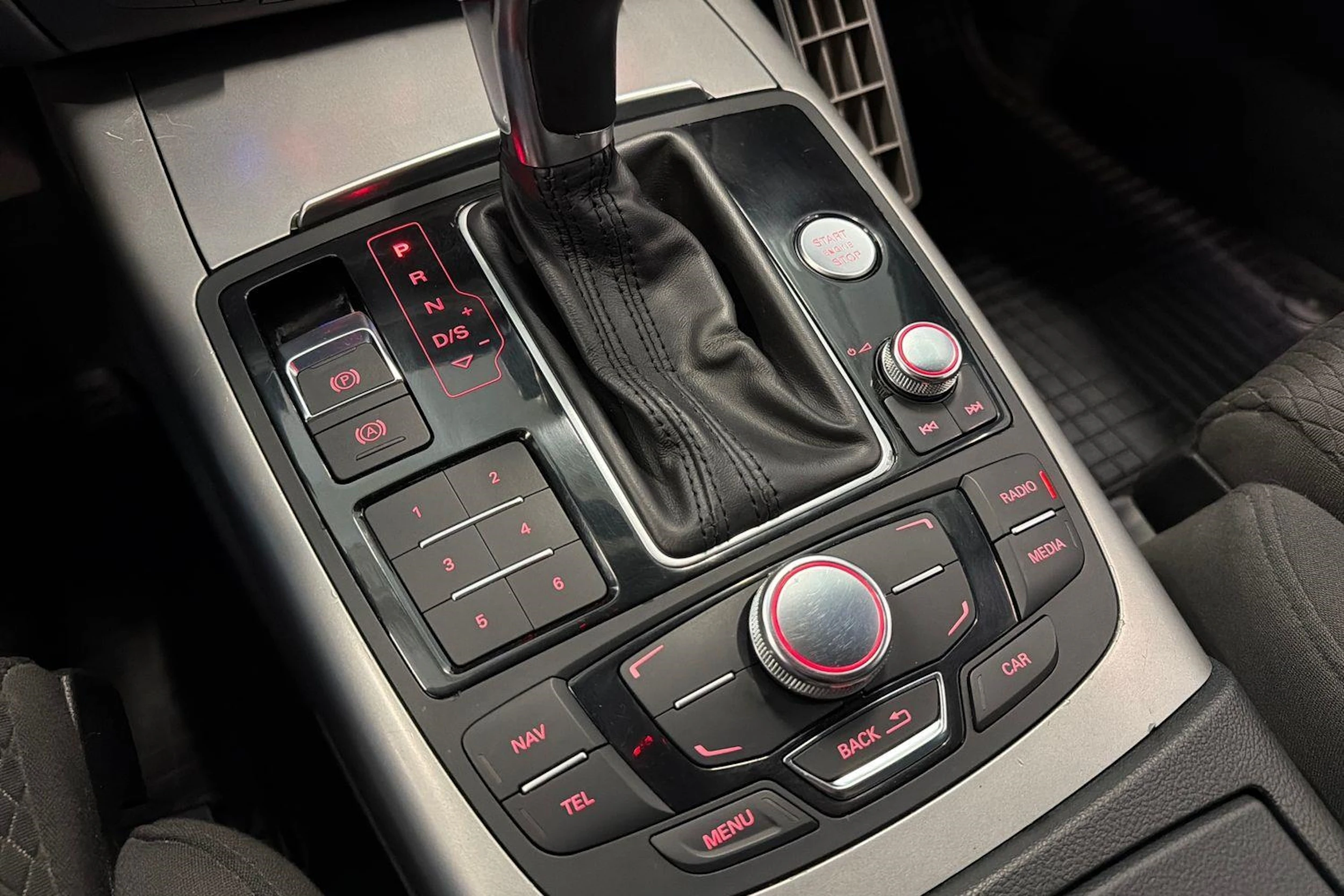 musta Audi A6 2012 kuva 19.