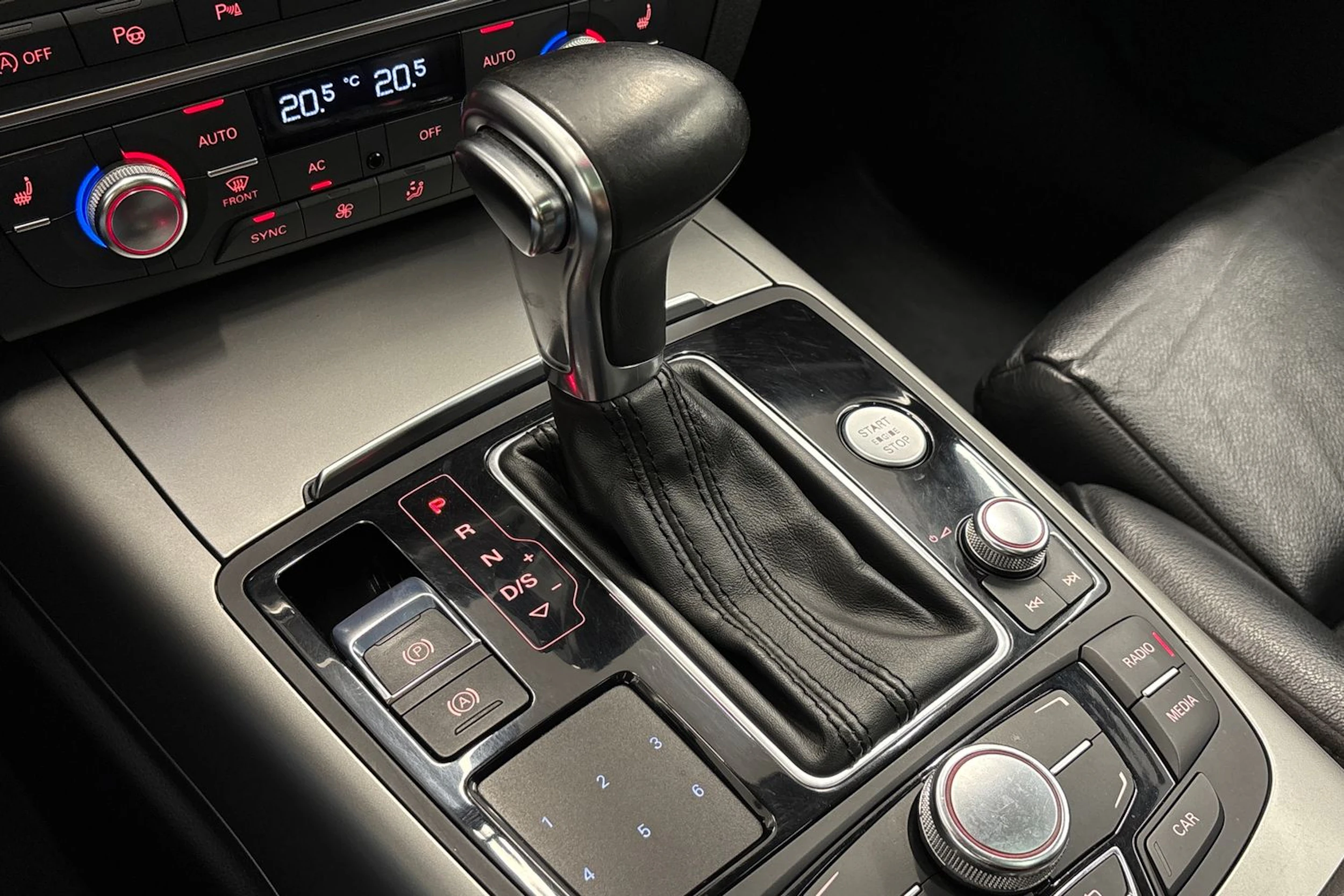 musta Audi A6 2012 kuva 20.