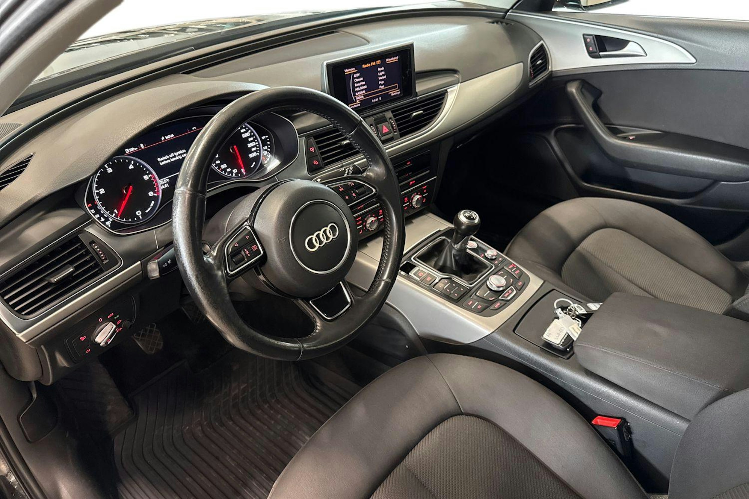 musta Audi A6 2012 kuva 6.