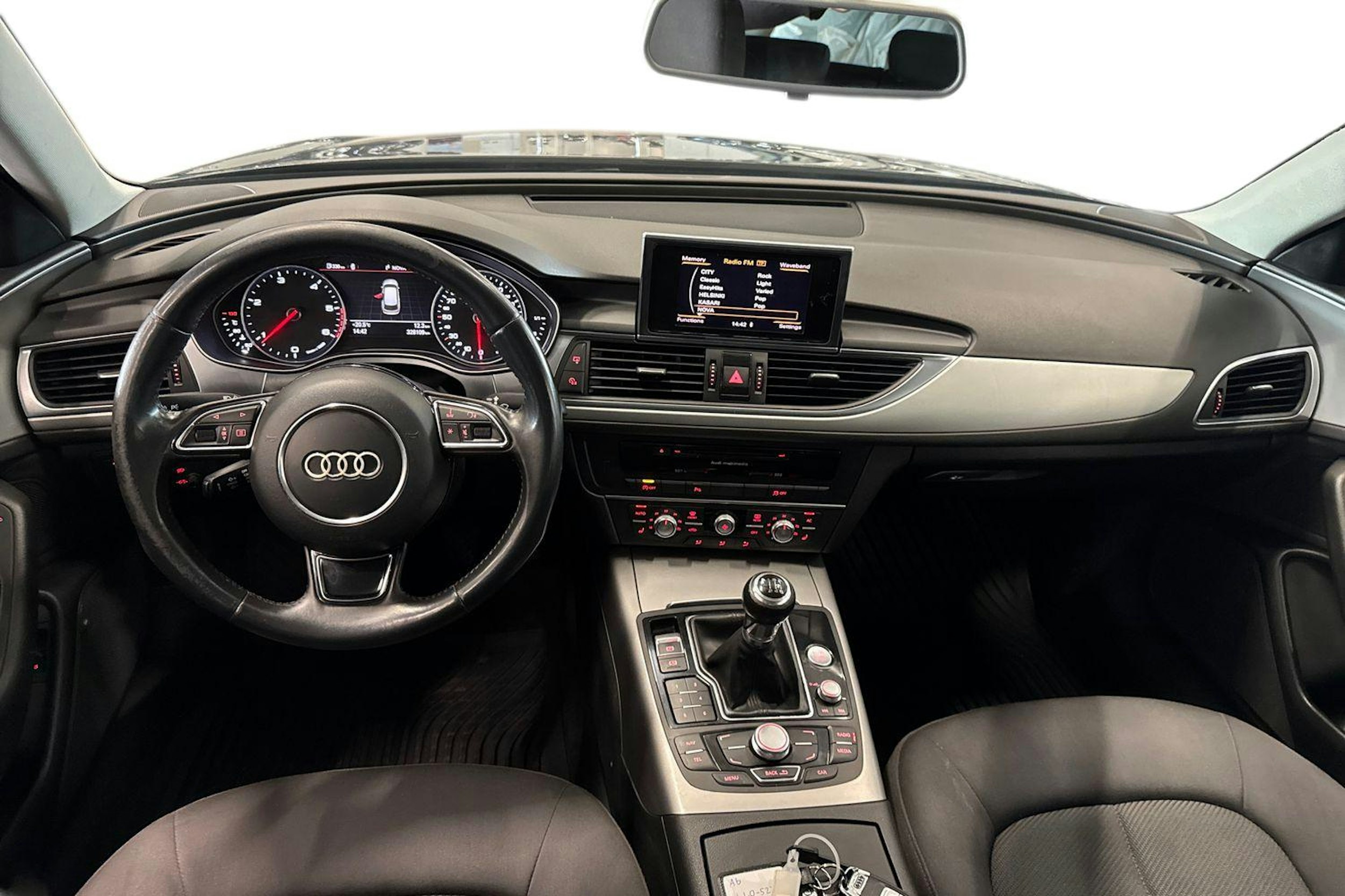 musta Audi A6 2012 kuva 7.