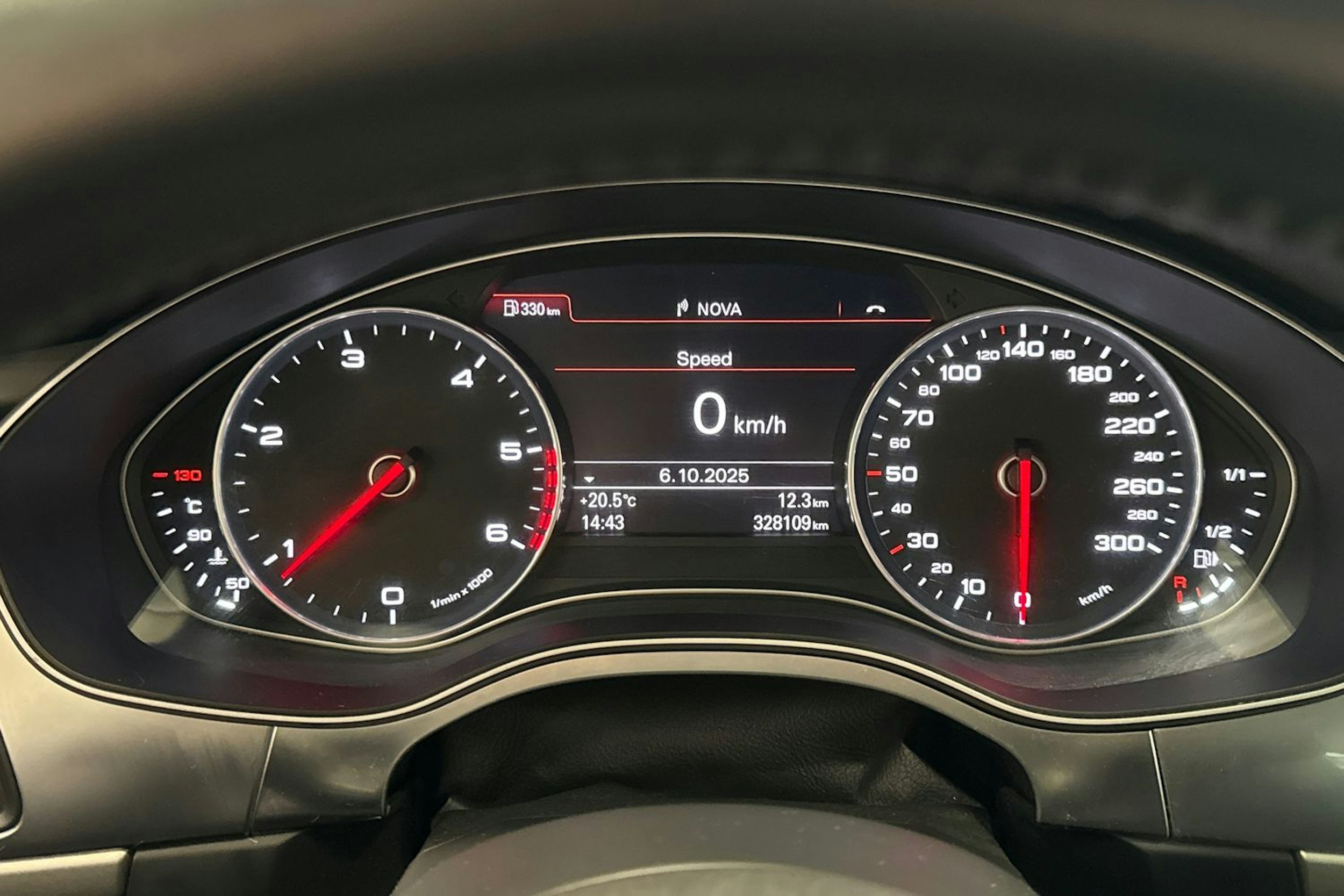 musta Audi A6 2012 kuva 11.