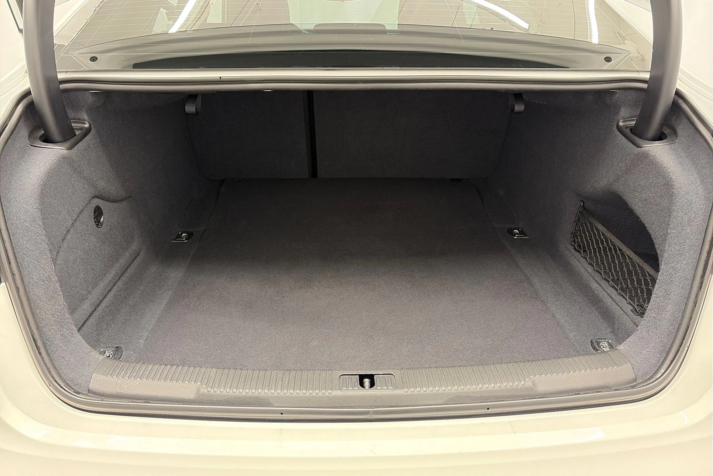 valkoinen Audi A6 2012 kuva 10.