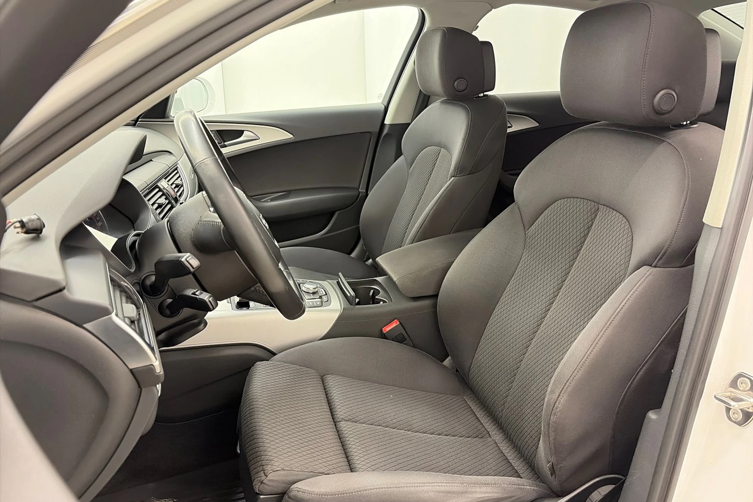 valkoinen Audi A6 2012 kuva 11.