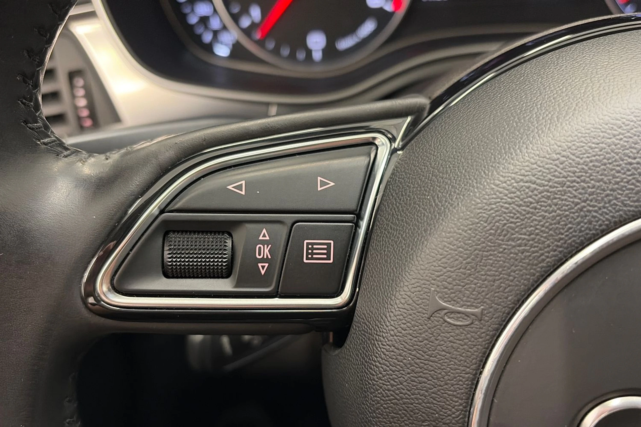 valkoinen Audi A6 2012 kuva 13.