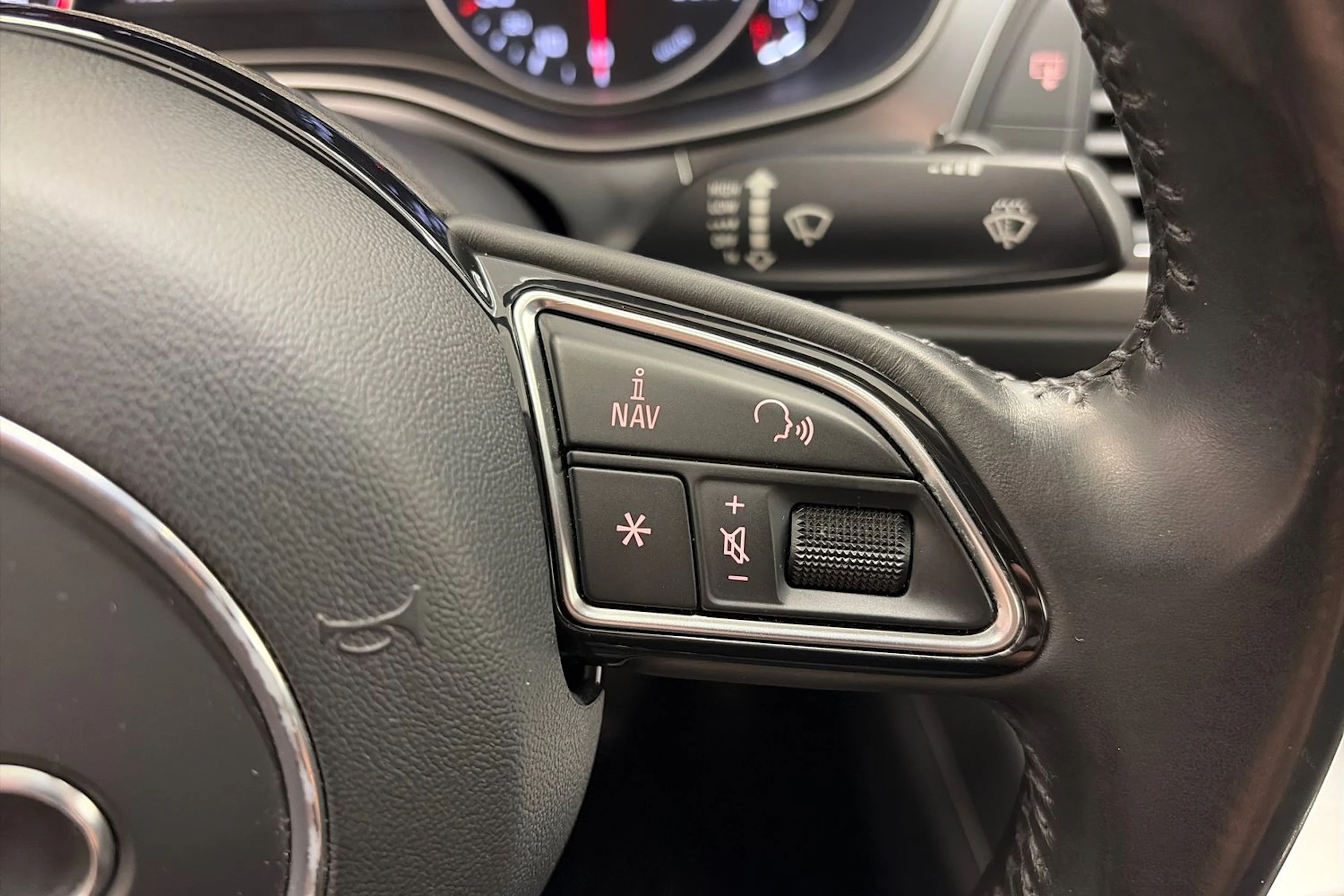 valkoinen Audi A6 2012 kuva 14.