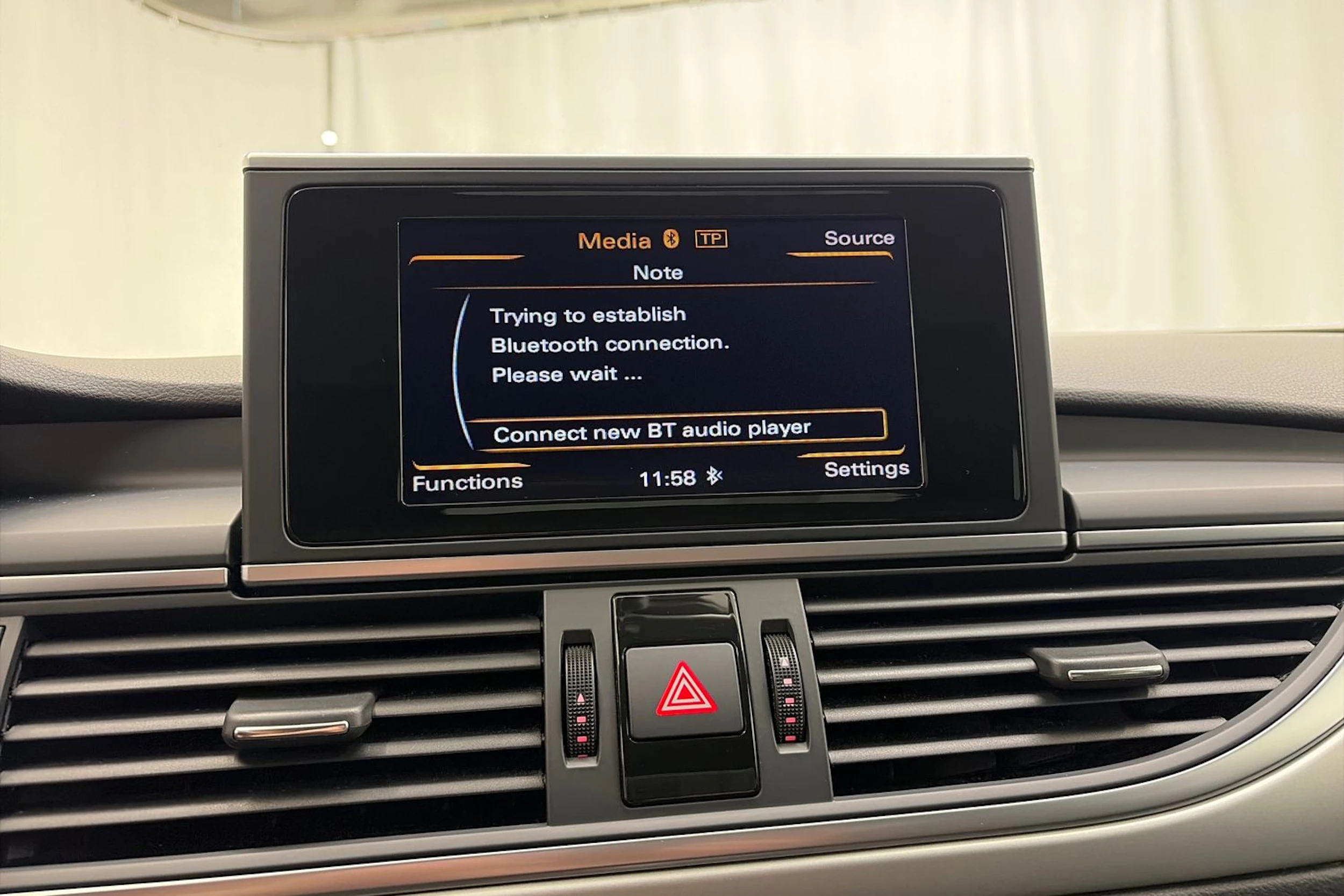 valkoinen Audi A6 2012 kuva 17.