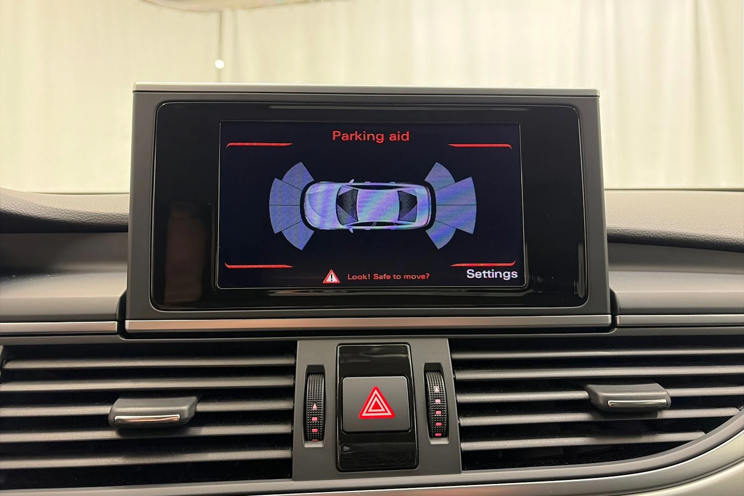 valkoinen Audi A6 2012 kuva 18.