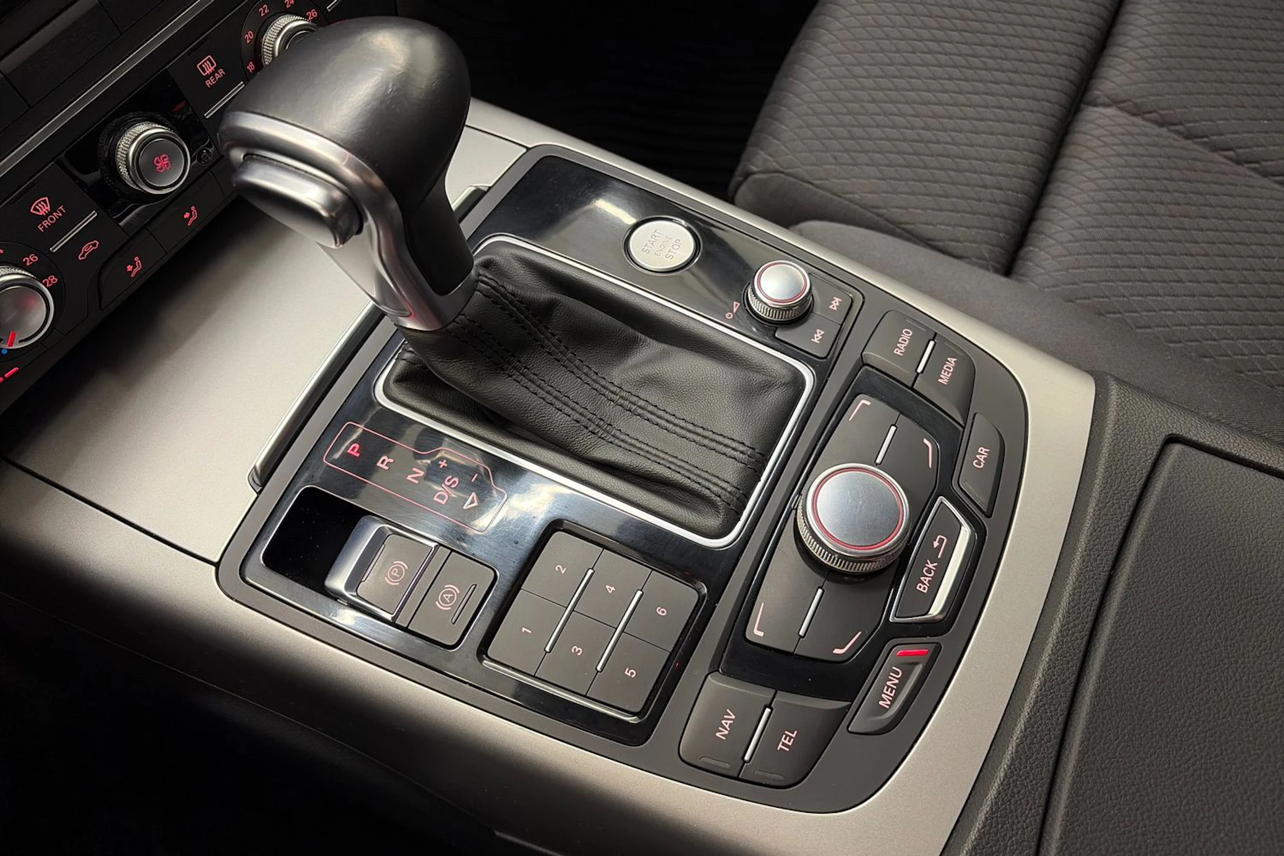 valkoinen Audi A6 2012 kuva 20.