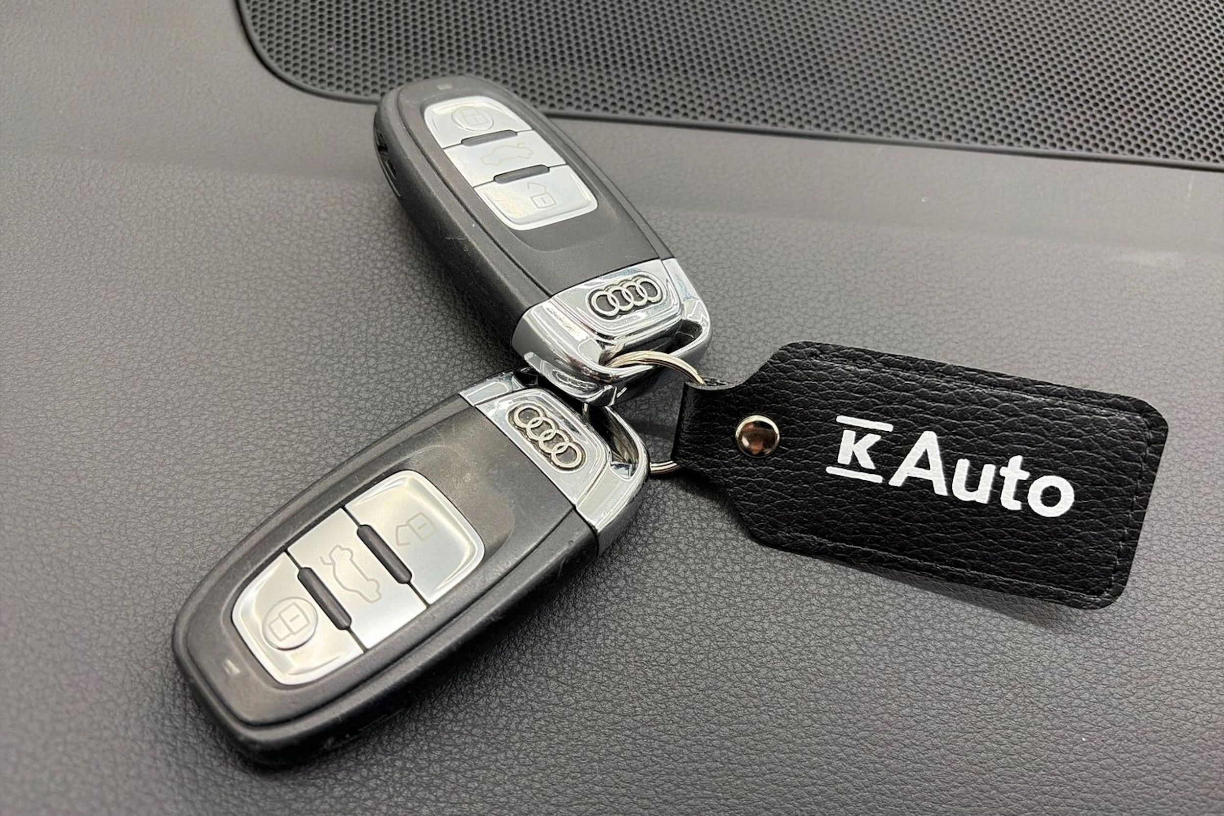 valkoinen Audi A6 2012 kuva 22.