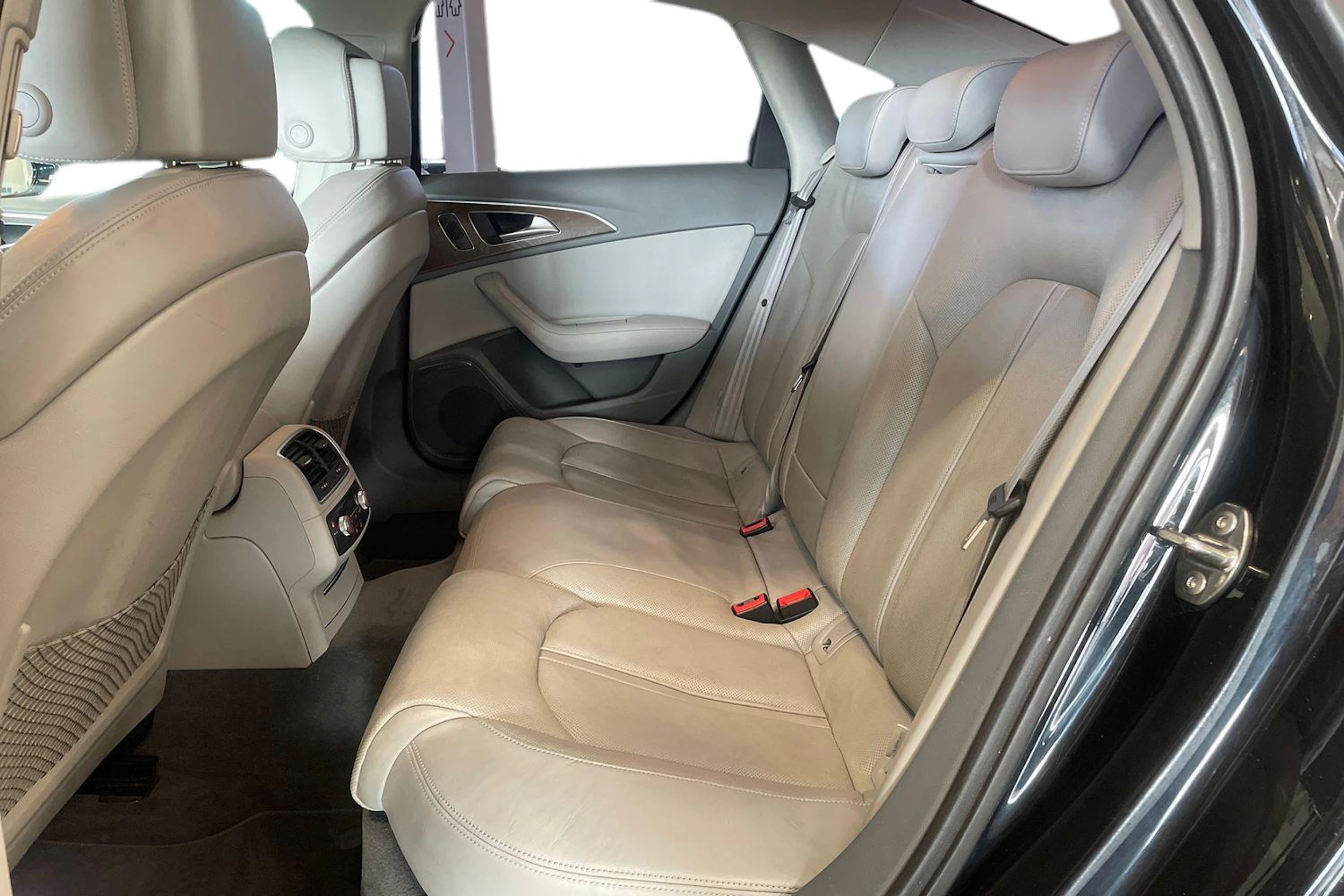 musta Audi A6 2012 kuva 11.