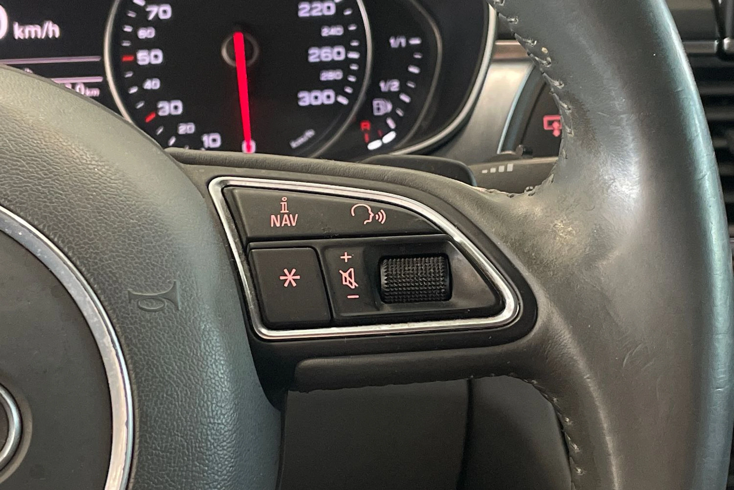 musta Audi A6 2012 kuva 18.