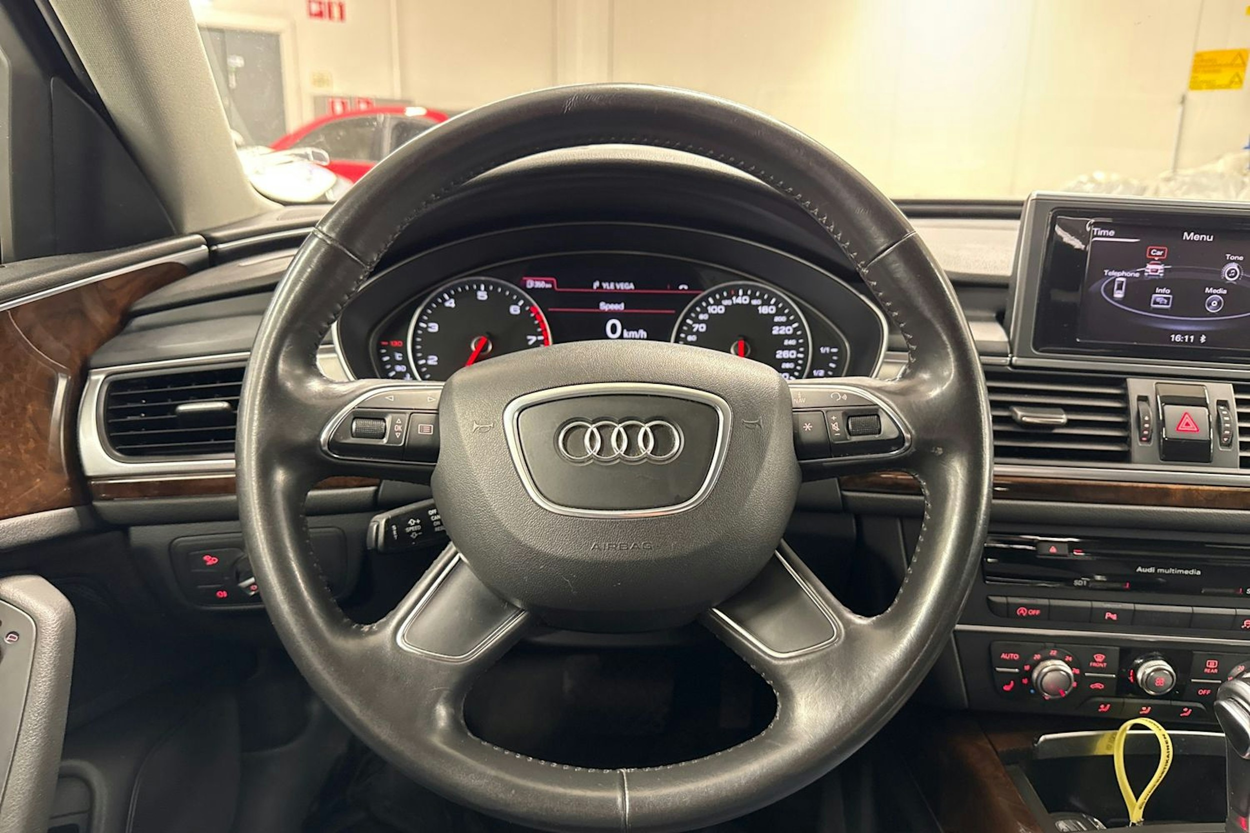 valkoinen Audi A6 2012 kuva 11.