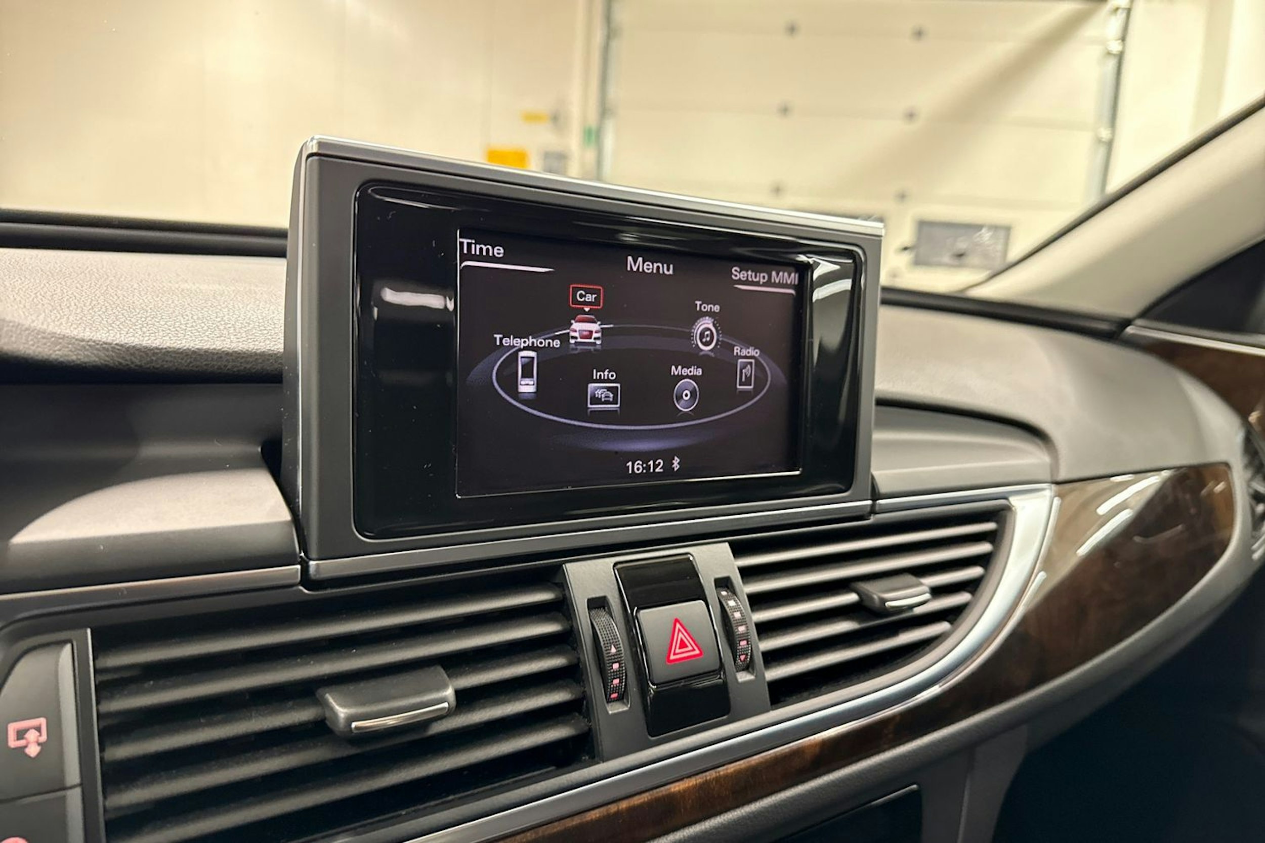 valkoinen Audi A6 2012 kuva 16.