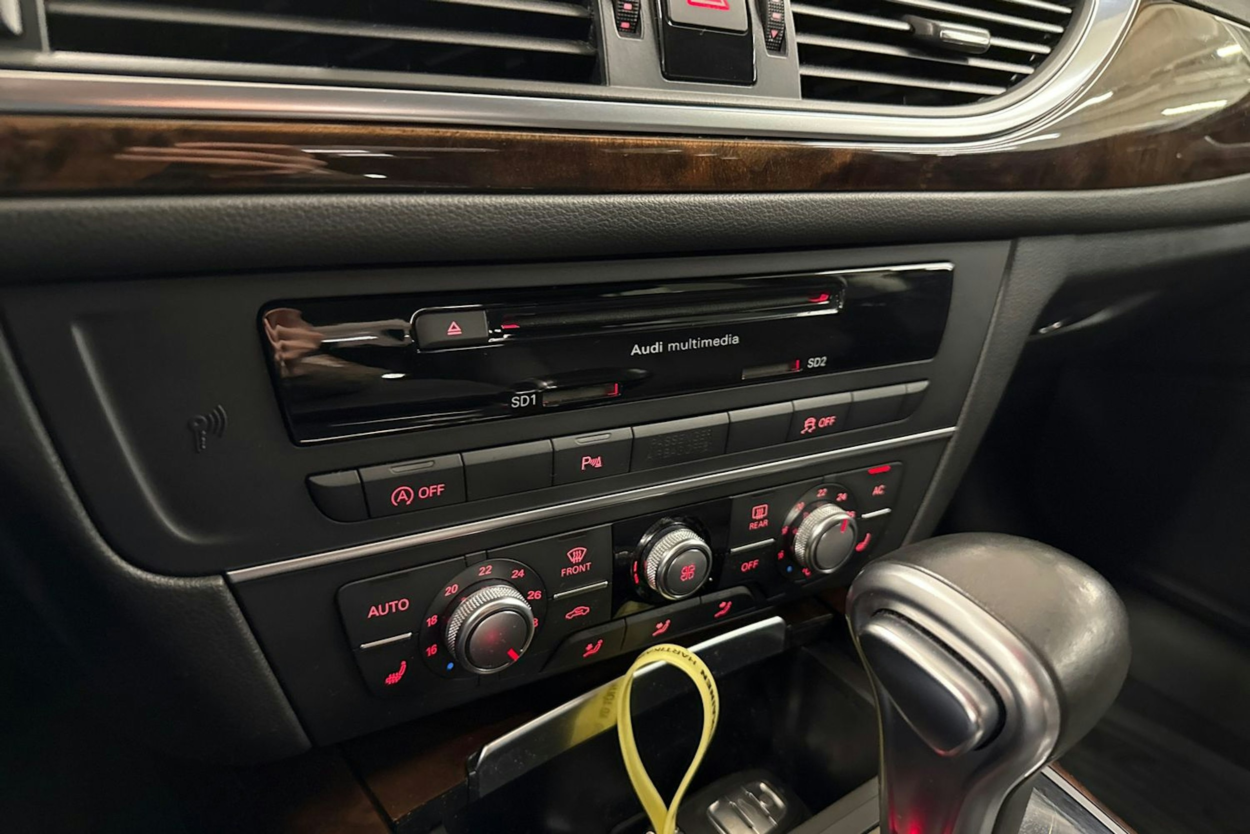 valkoinen Audi A6 2012 kuva 17.