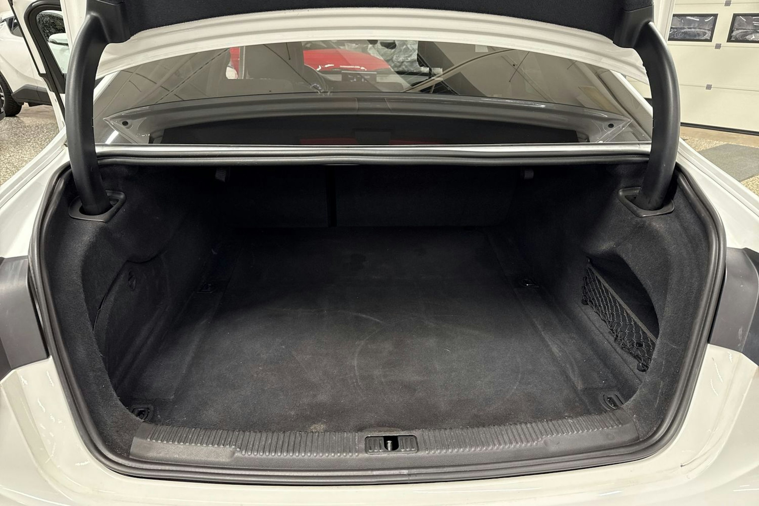 valkoinen Audi A6 2012 kuva 21.