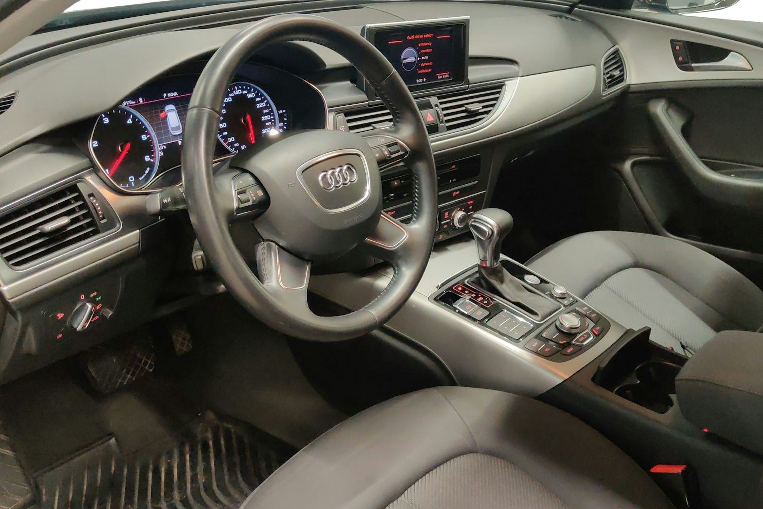 musta Audi A6 2012 kuva 7.