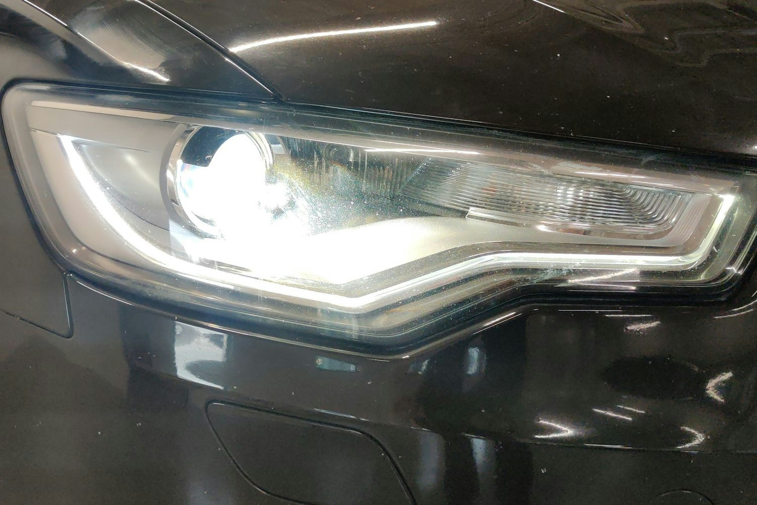 musta Audi A6 2012 kuva 14.