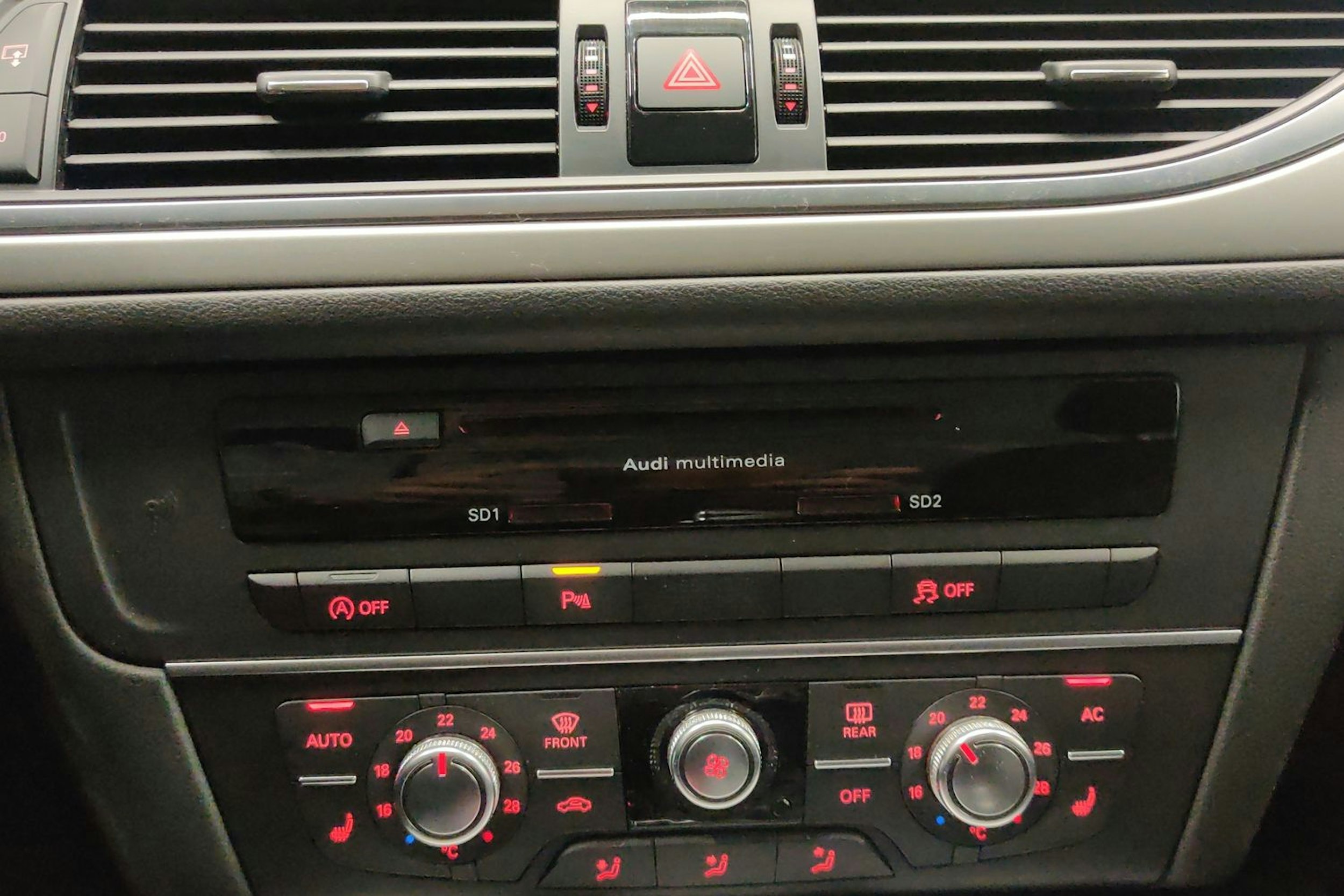 musta Audi A6 2012 kuva 18.