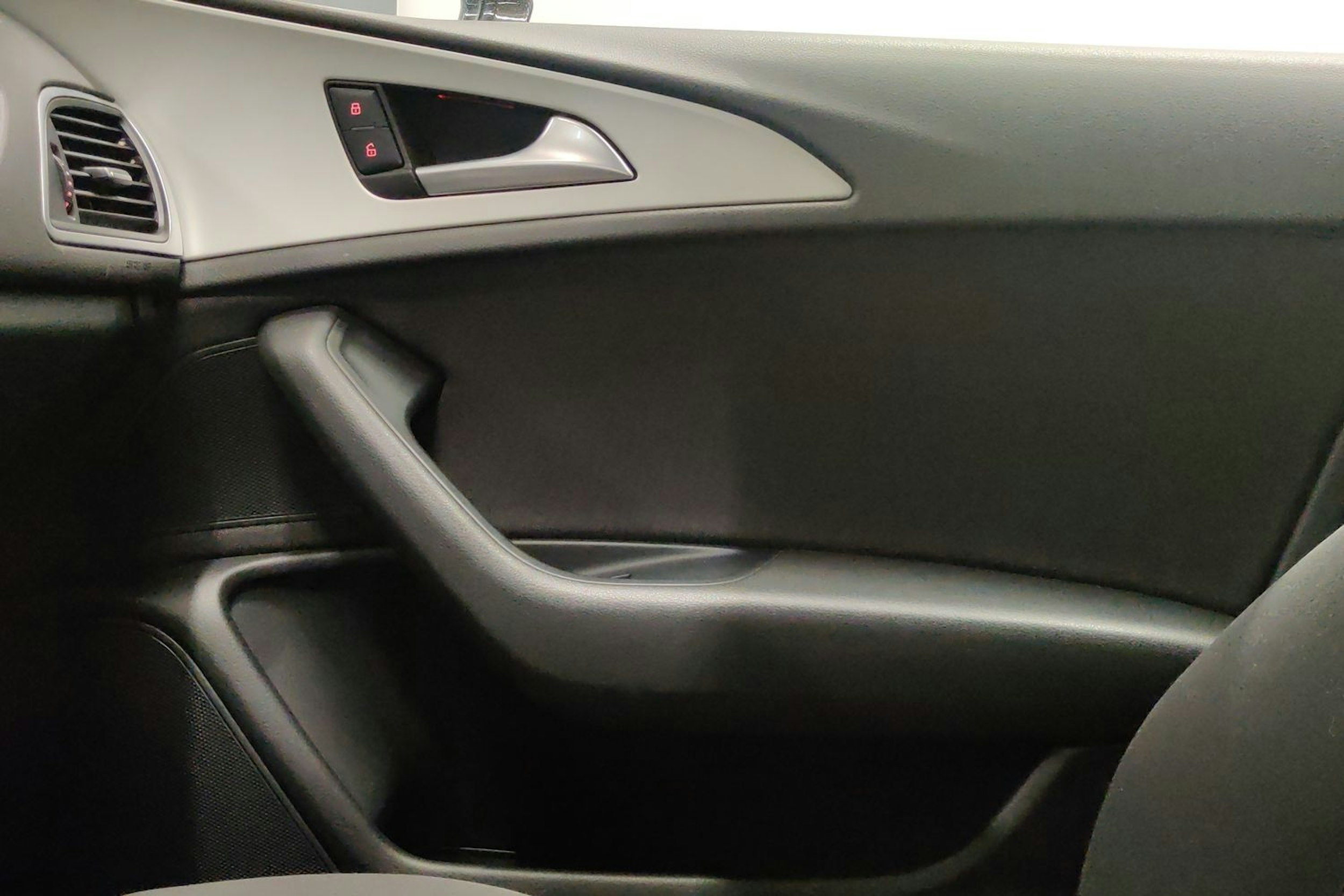musta Audi A6 2012 kuva 23.