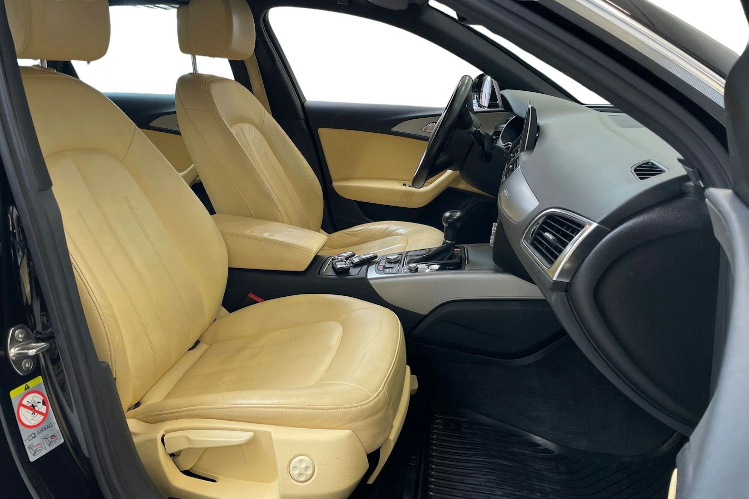 musta Audi A6 2012 kuva 10.