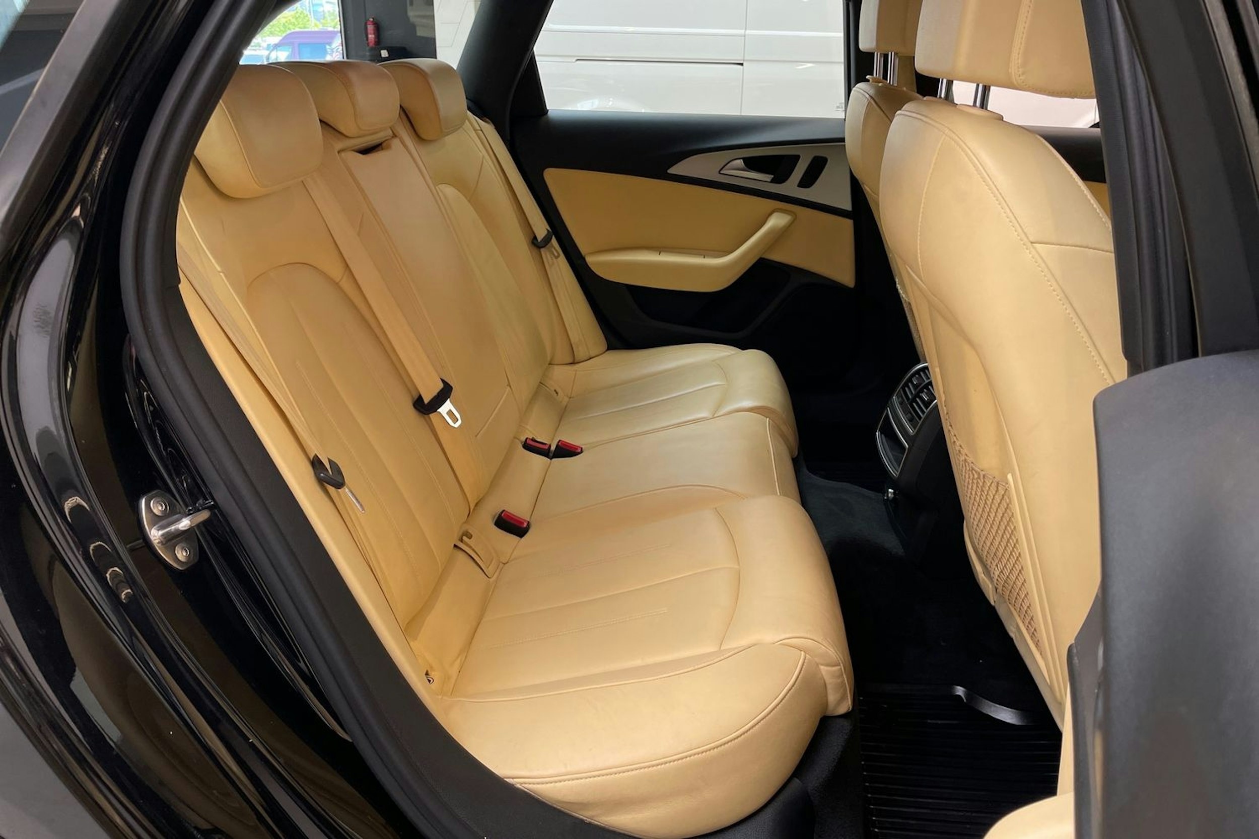 musta Audi A6 2012 kuva 14.