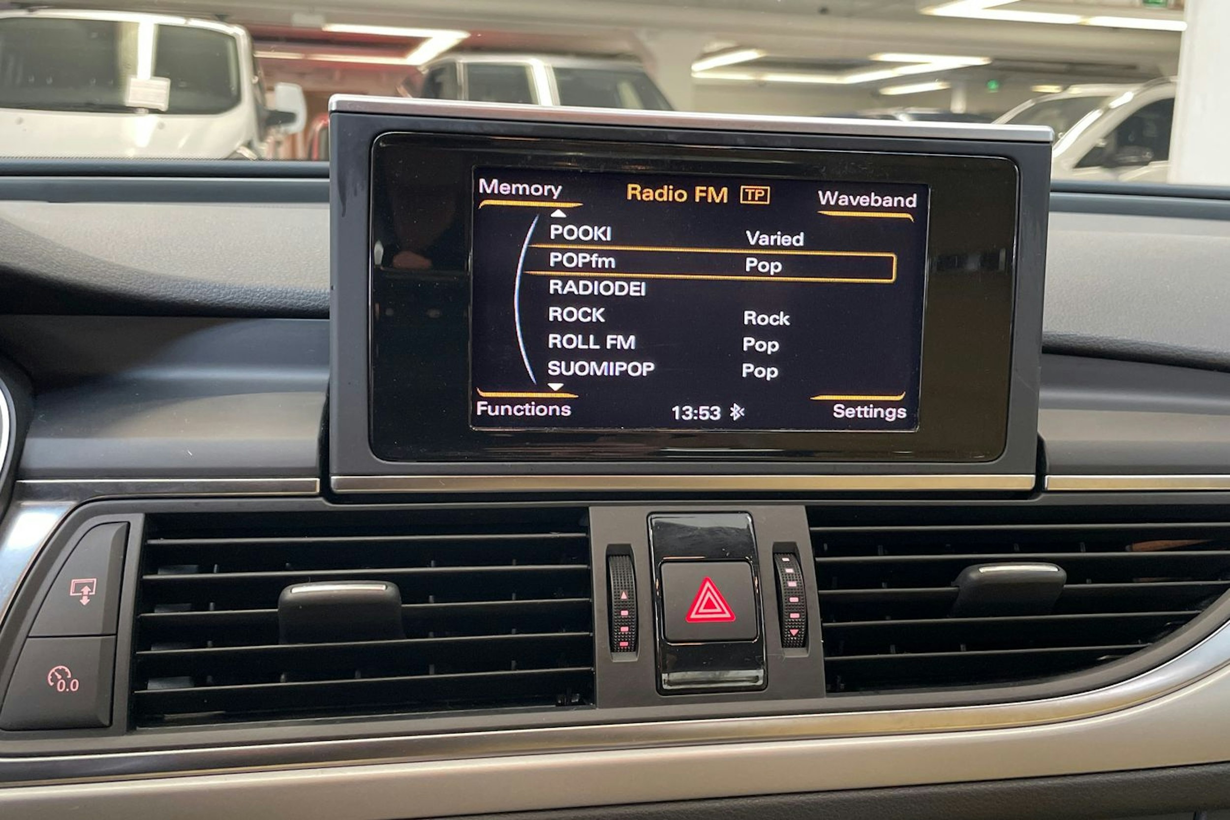 musta Audi A6 2012 kuva 17.