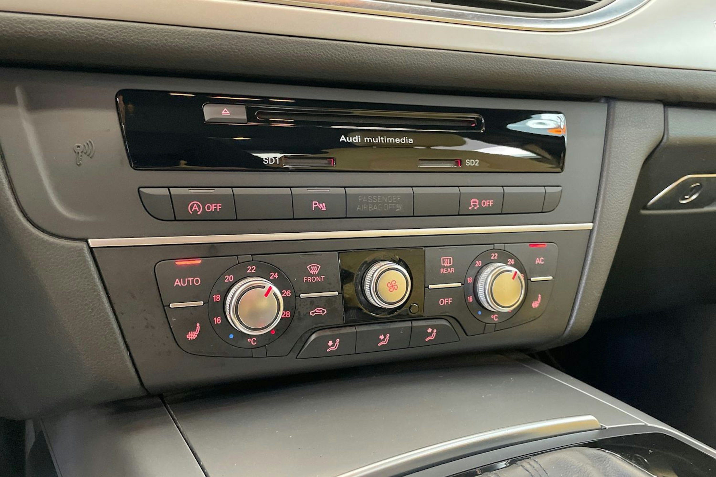 musta Audi A6 2012 kuva 18.