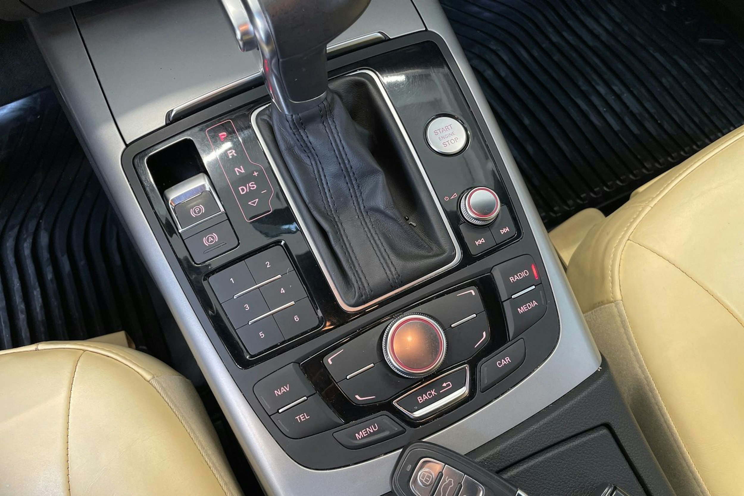 musta Audi A6 2012 kuva 19.