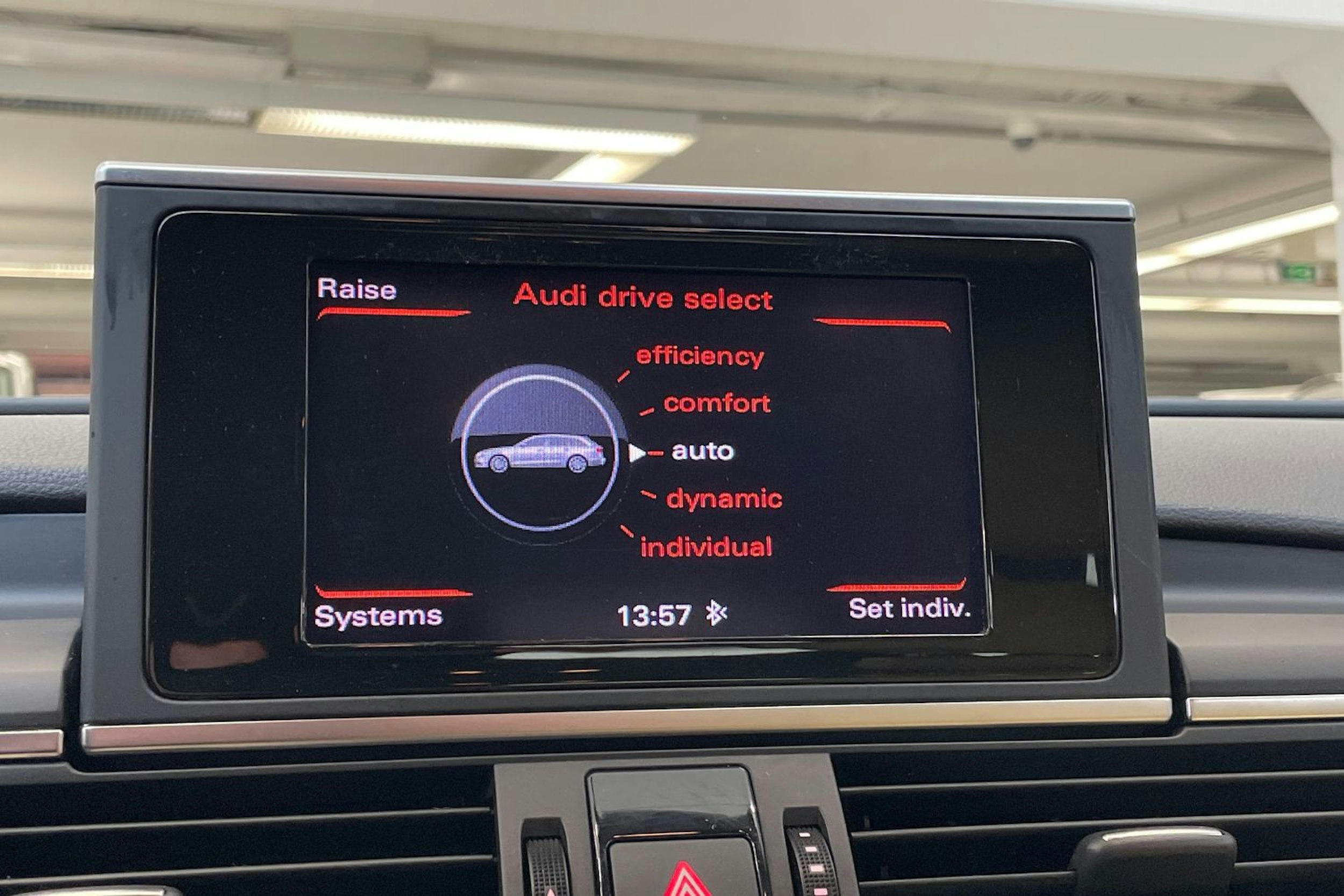 musta Audi A6 2012 kuva 25.