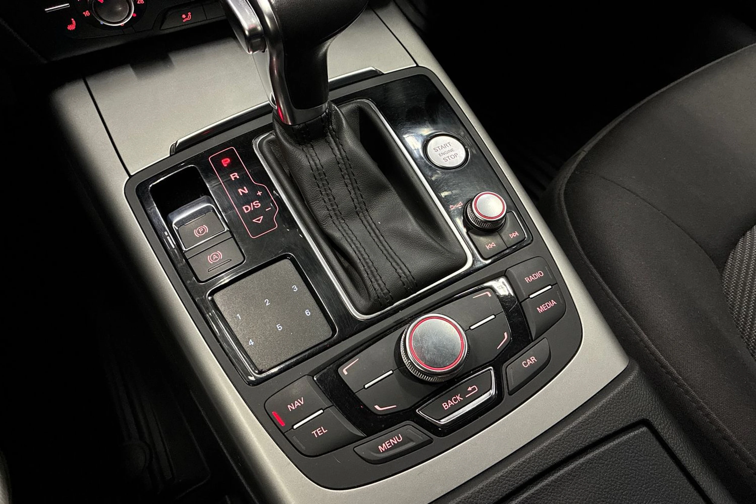 valkoinen Audi A6 2012 kuva 19.