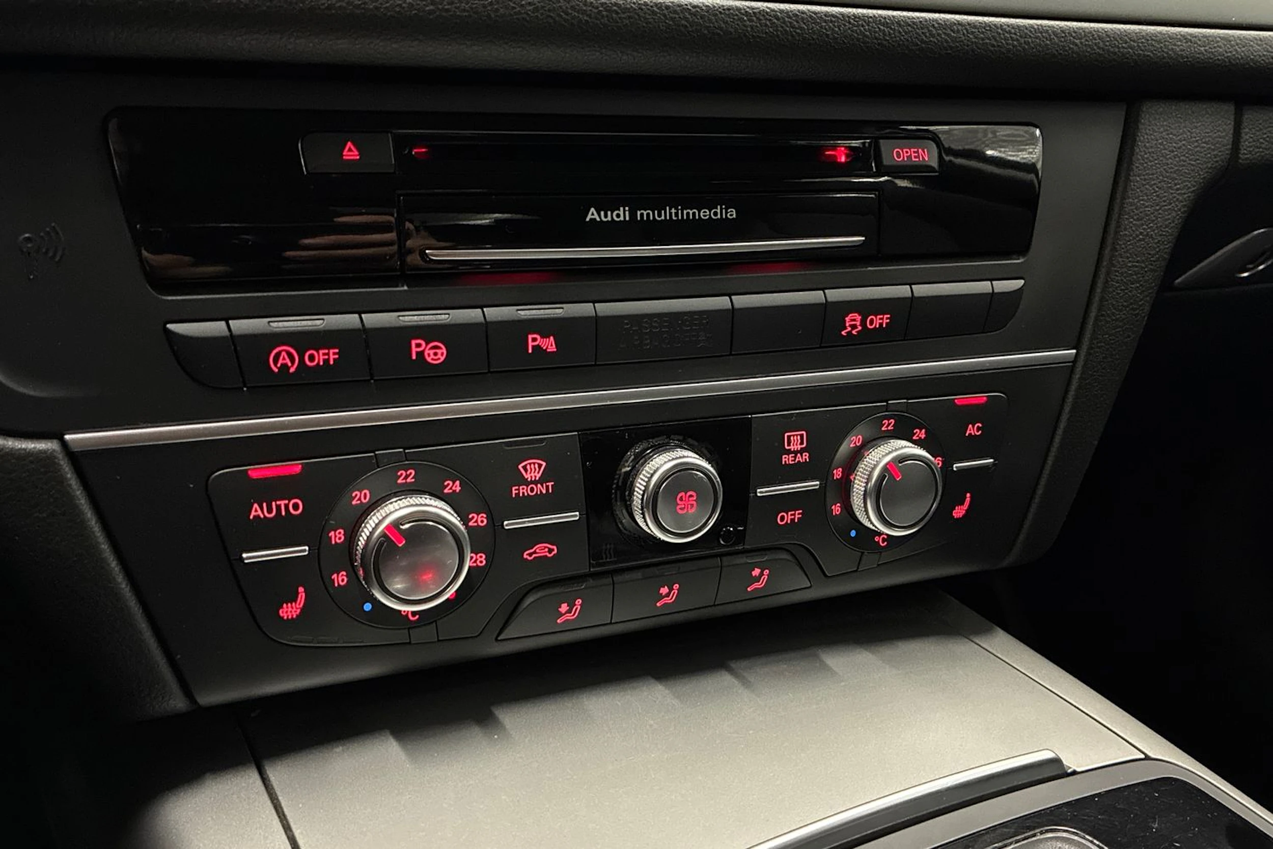 valkoinen Audi A6 2012 kuva 20.