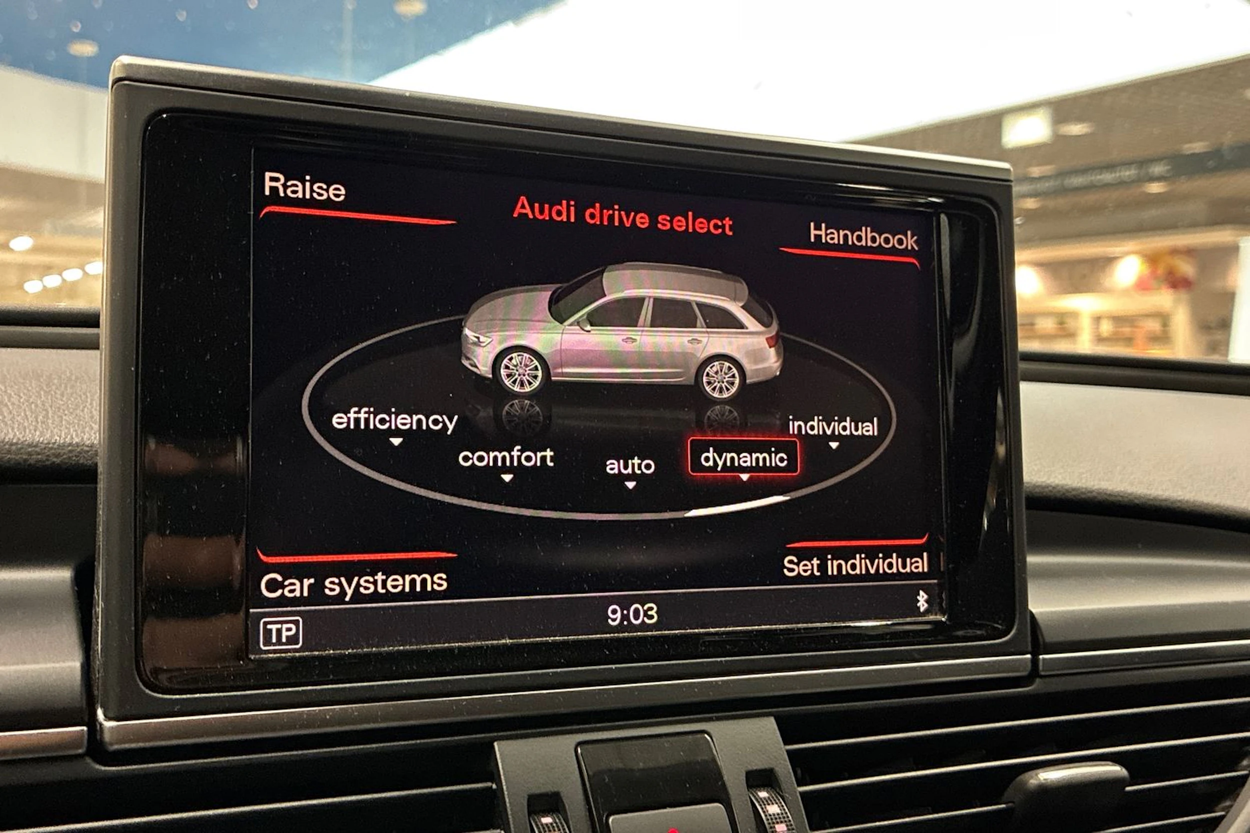 valkoinen Audi A6 2012 kuva 25.