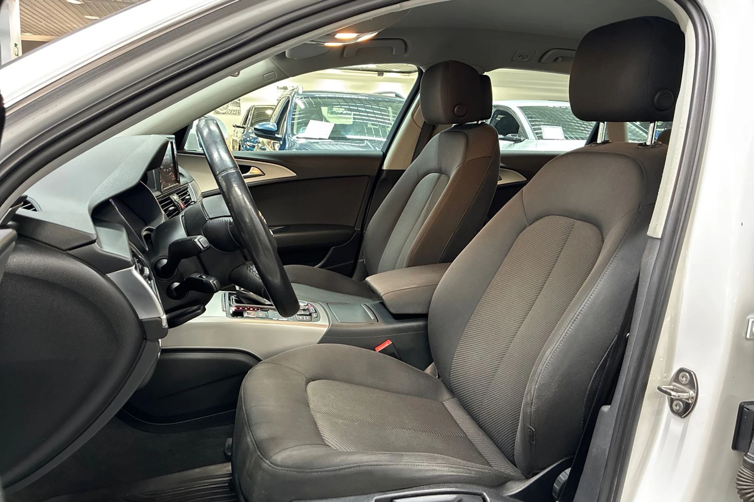 valkoinen Audi A6 2012 kuva 26.